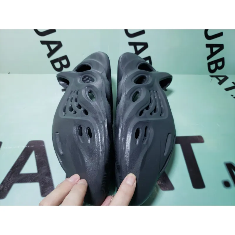 OG Yeezy Foam RNNR Onyx, HP8739