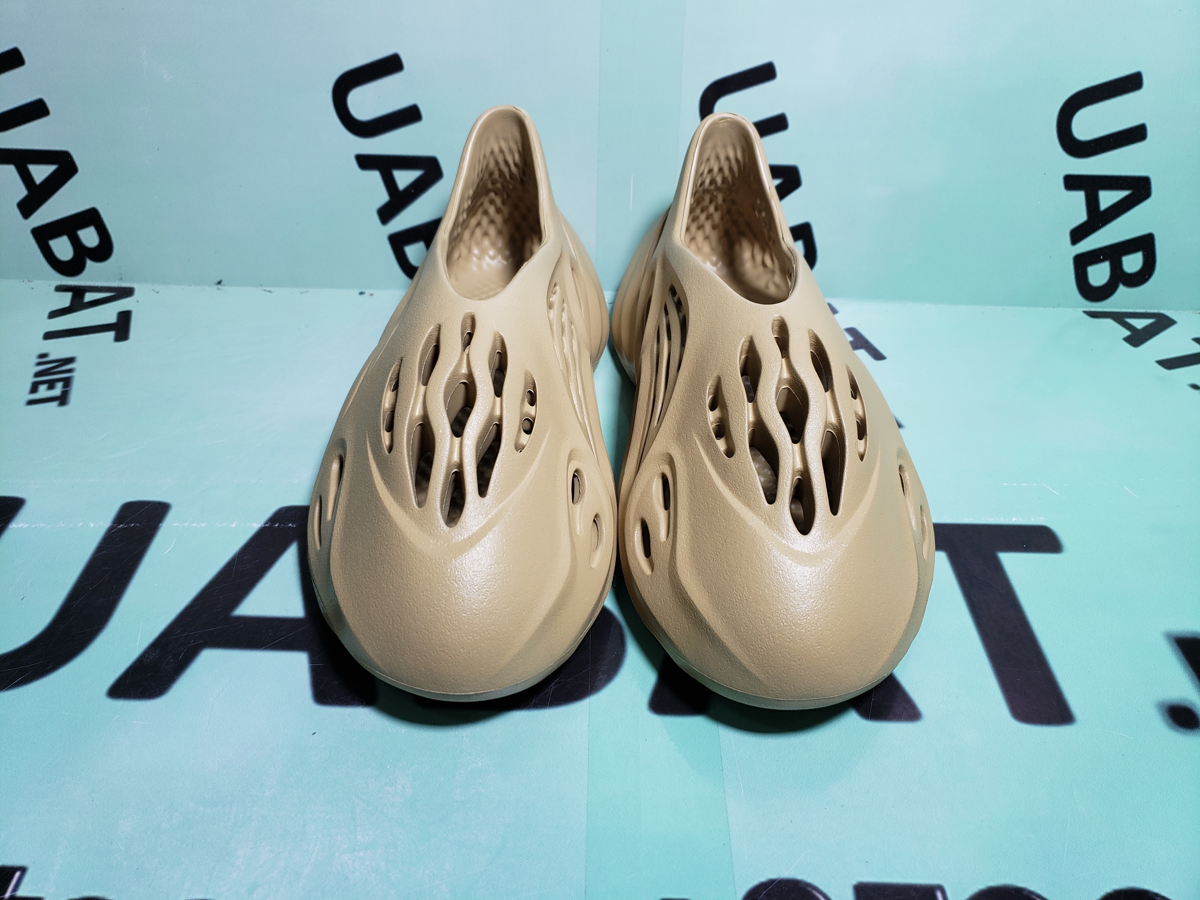 OG Yeezy Foam RNNR Ochre, GW3354  