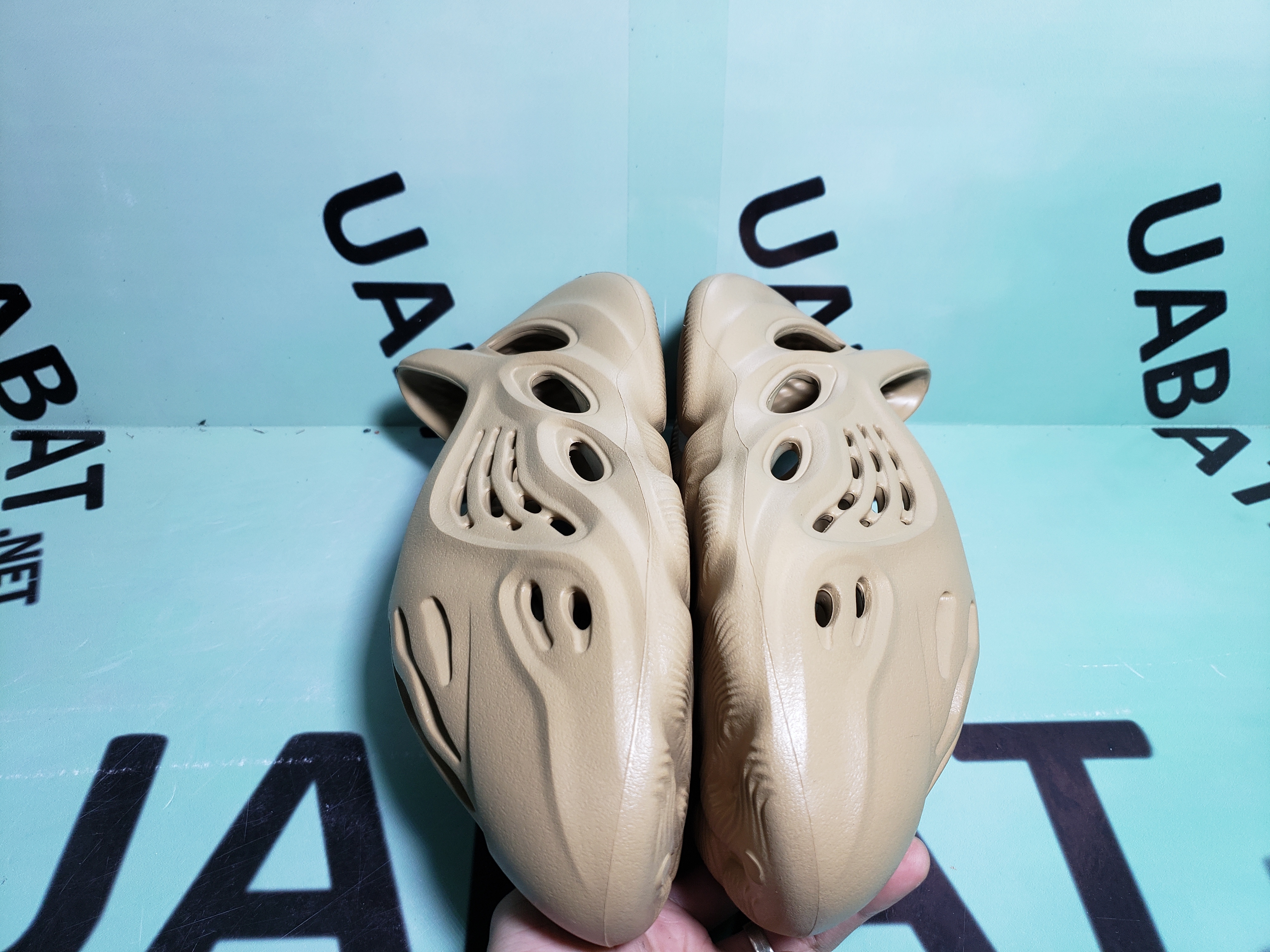 OG Yeezy Foam RNNR Ochre, GW3354  