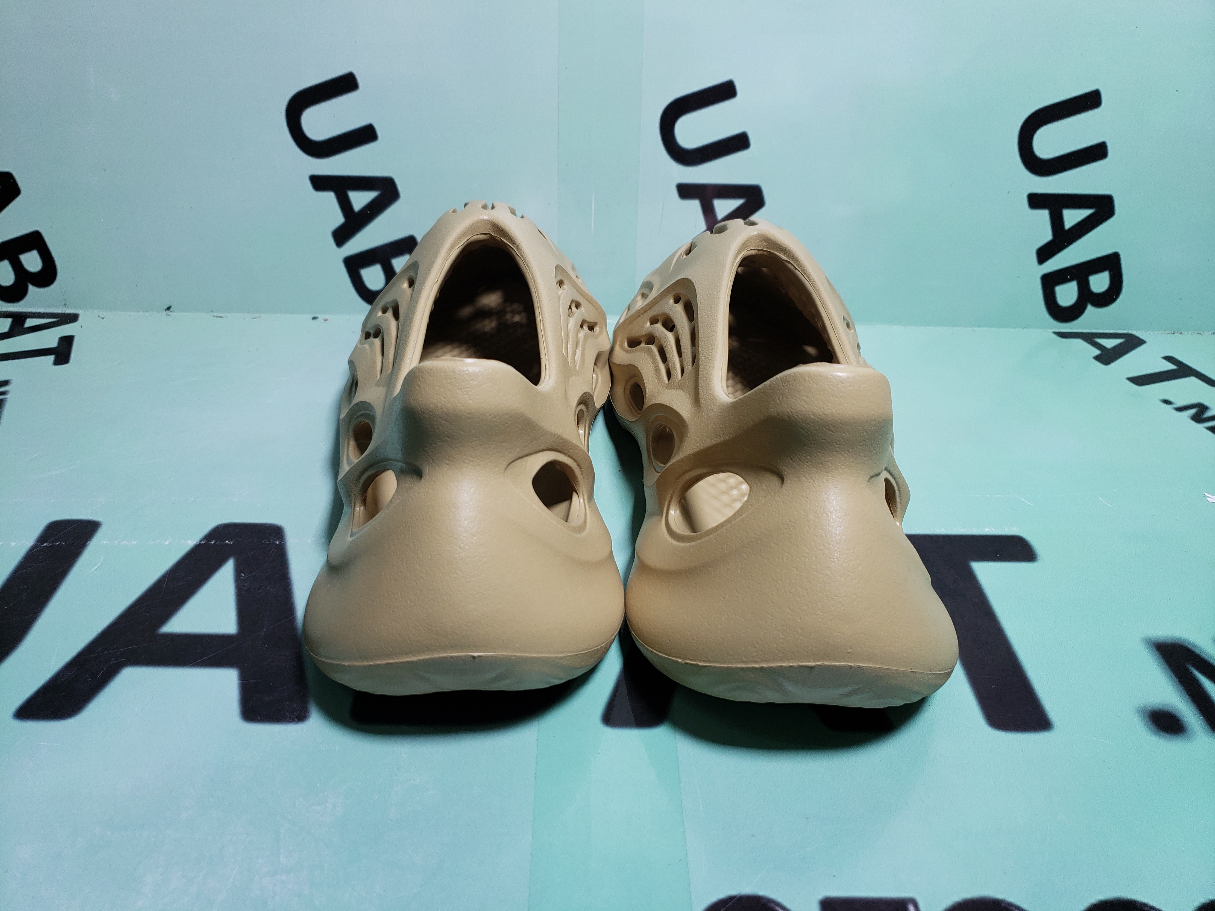 OG Yeezy Foam RNNR Ochre, GW3354  