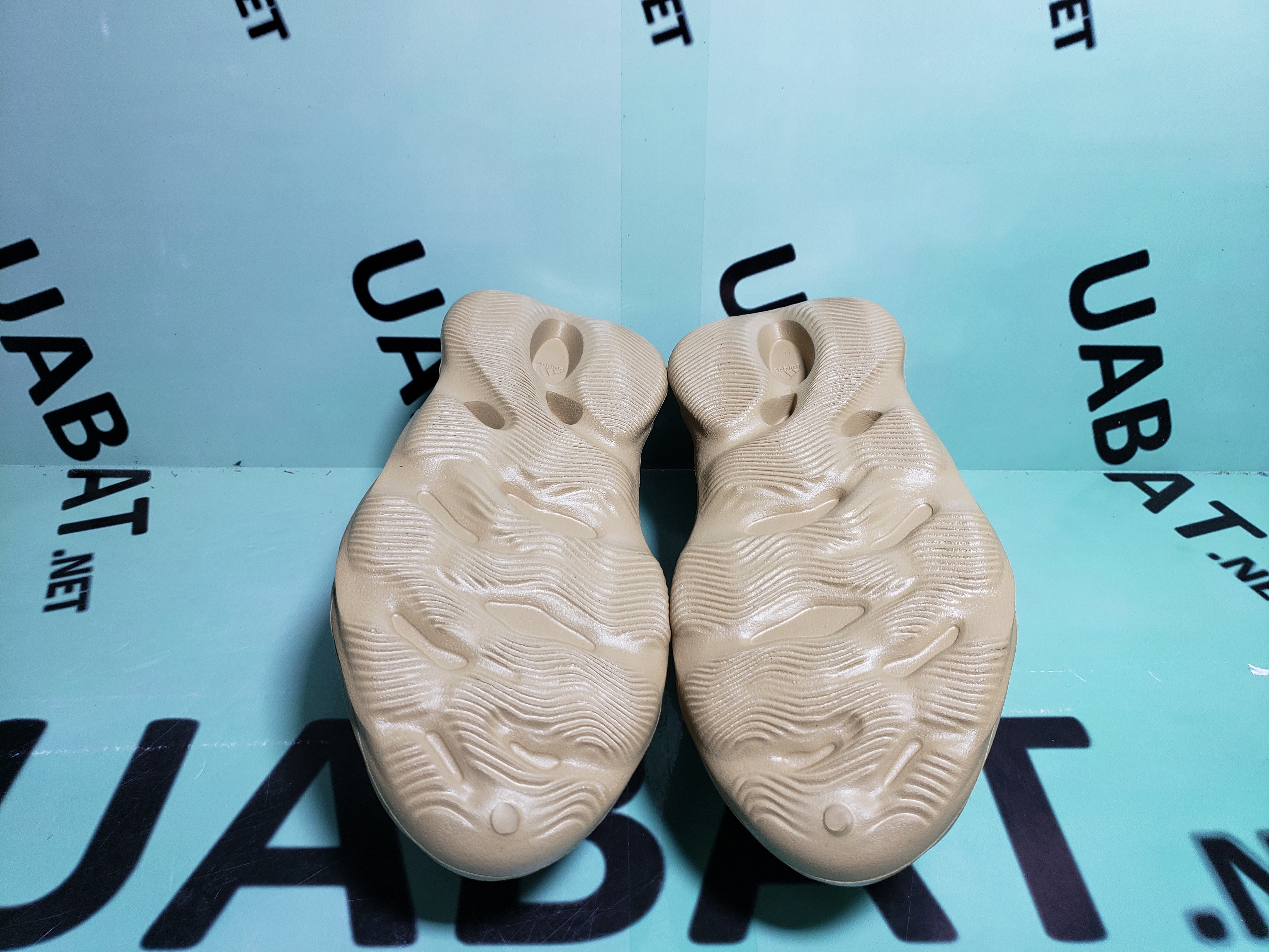 OG Yeezy Foam RNNR Ochre, GW3354  