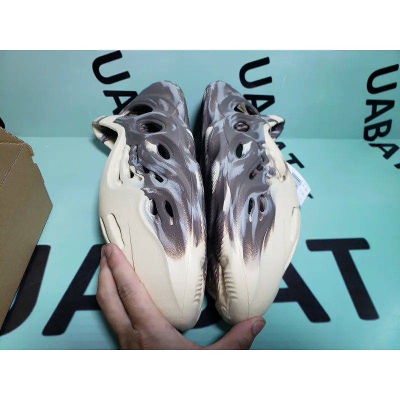 OG Yeezy Foam RNNR MX Cream Clay, GX8774 