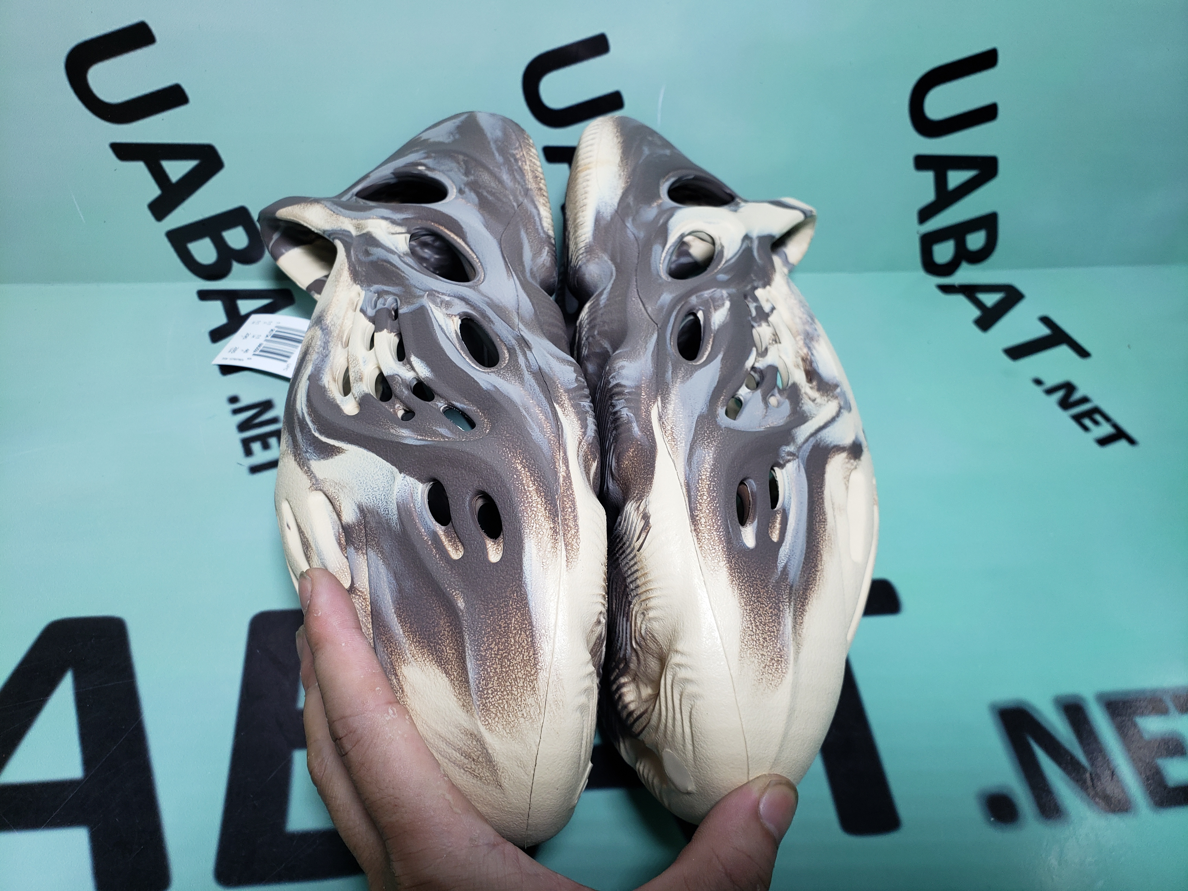 OG Yeezy Foam RNNR MX Cream Clay, GX8774 