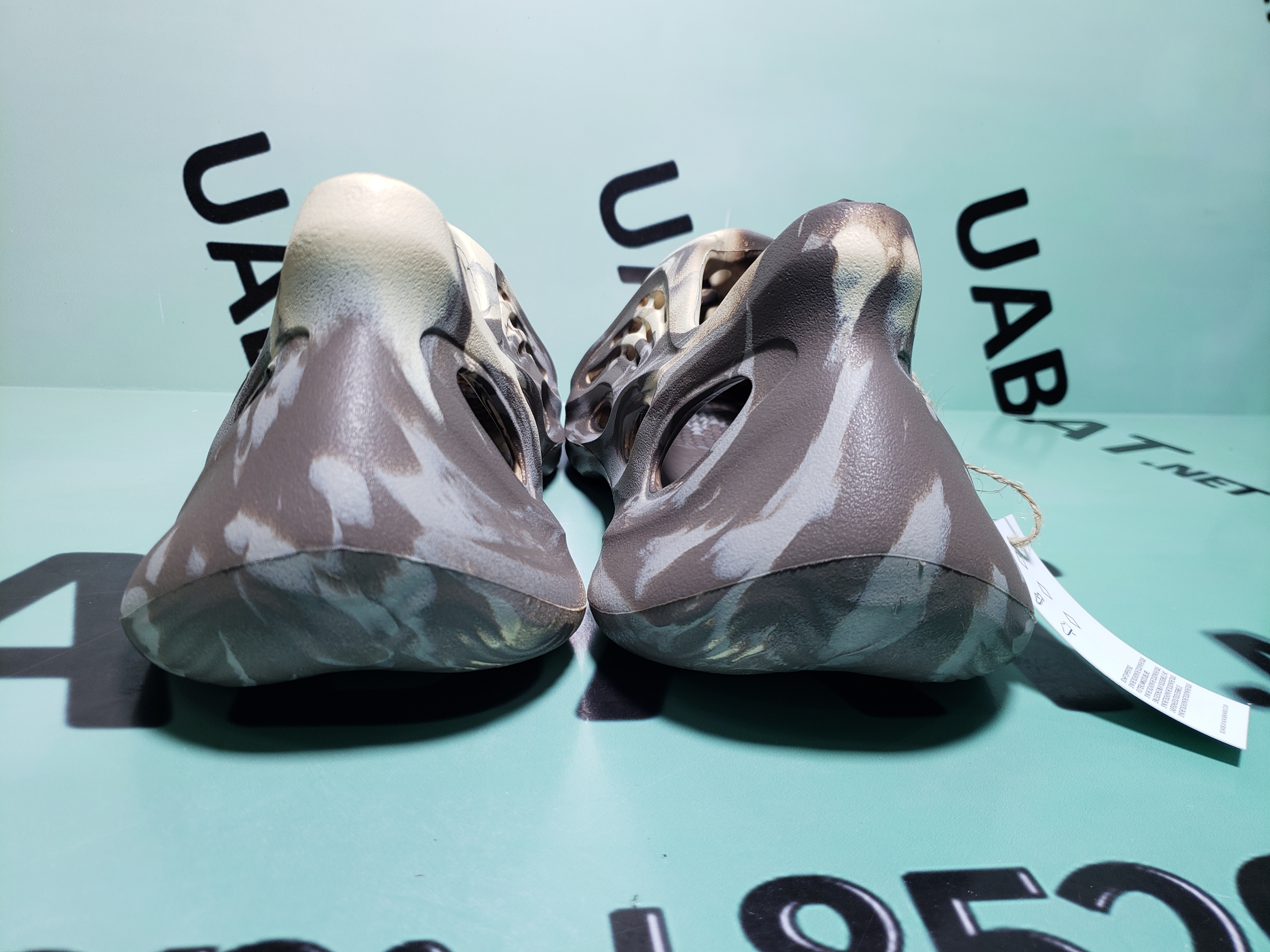 OG Yeezy Foam RNNR MX Cream Clay, GX8774 