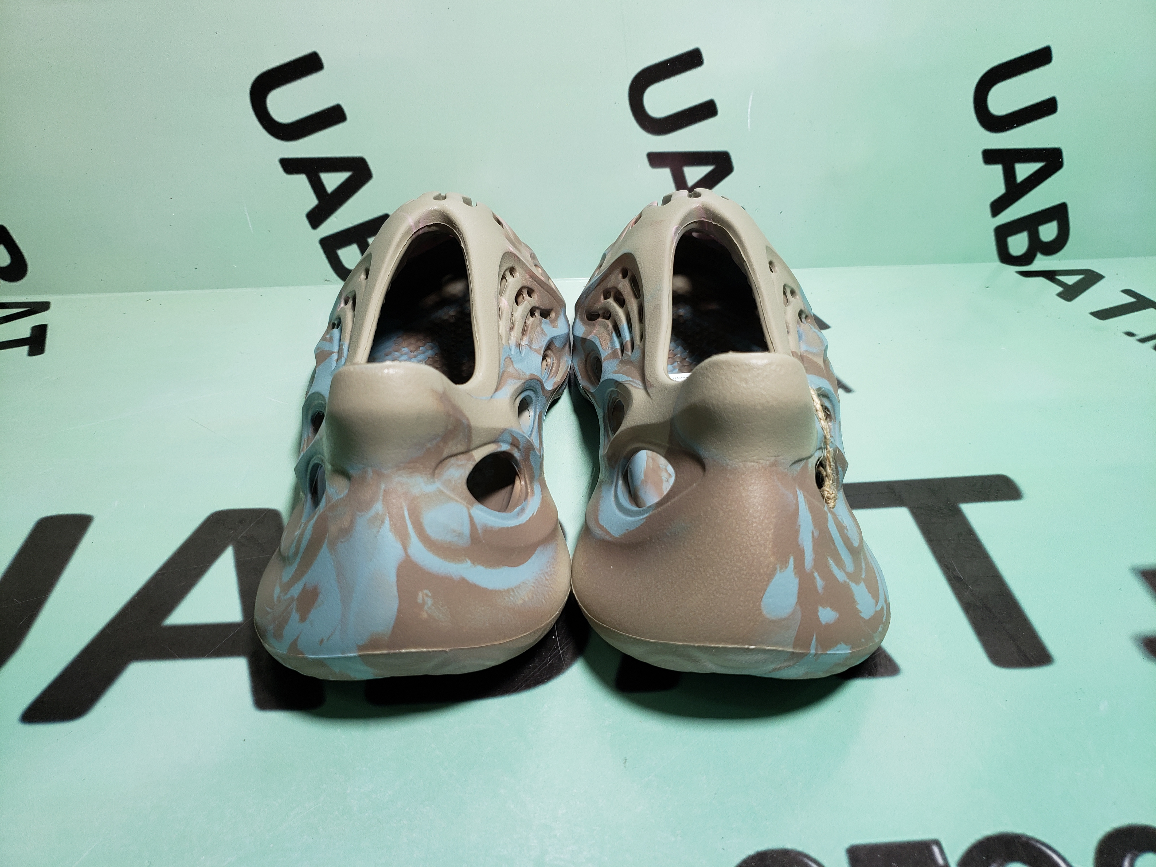 OG Yeezy Foam RNNR MX Sand Grey, GY3969 