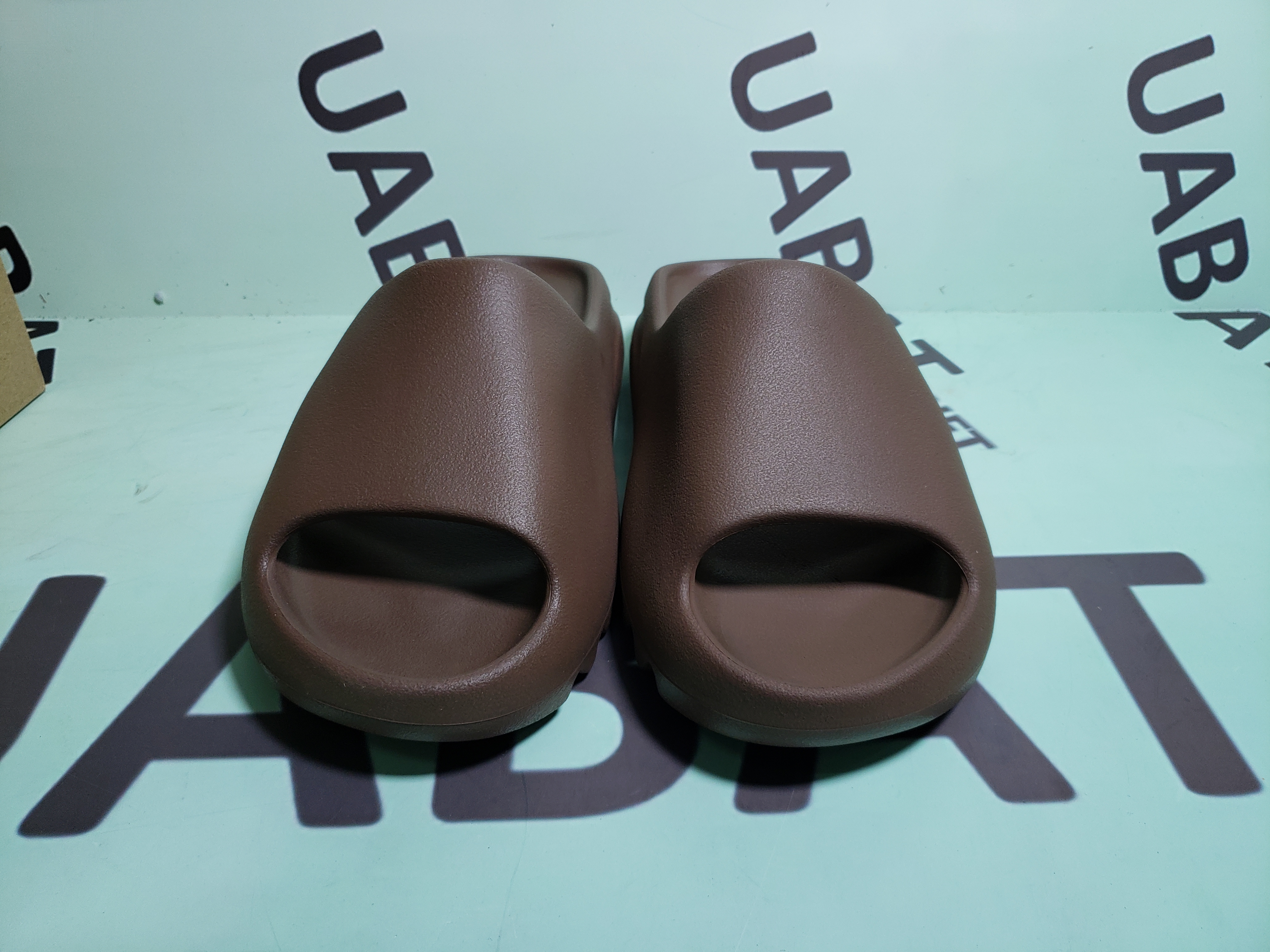 OG Yeezy Slide Soot, GX6141