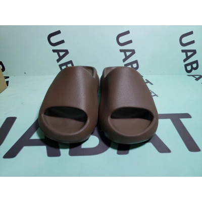 OG Yeezy Slide Soot, GX6141 02