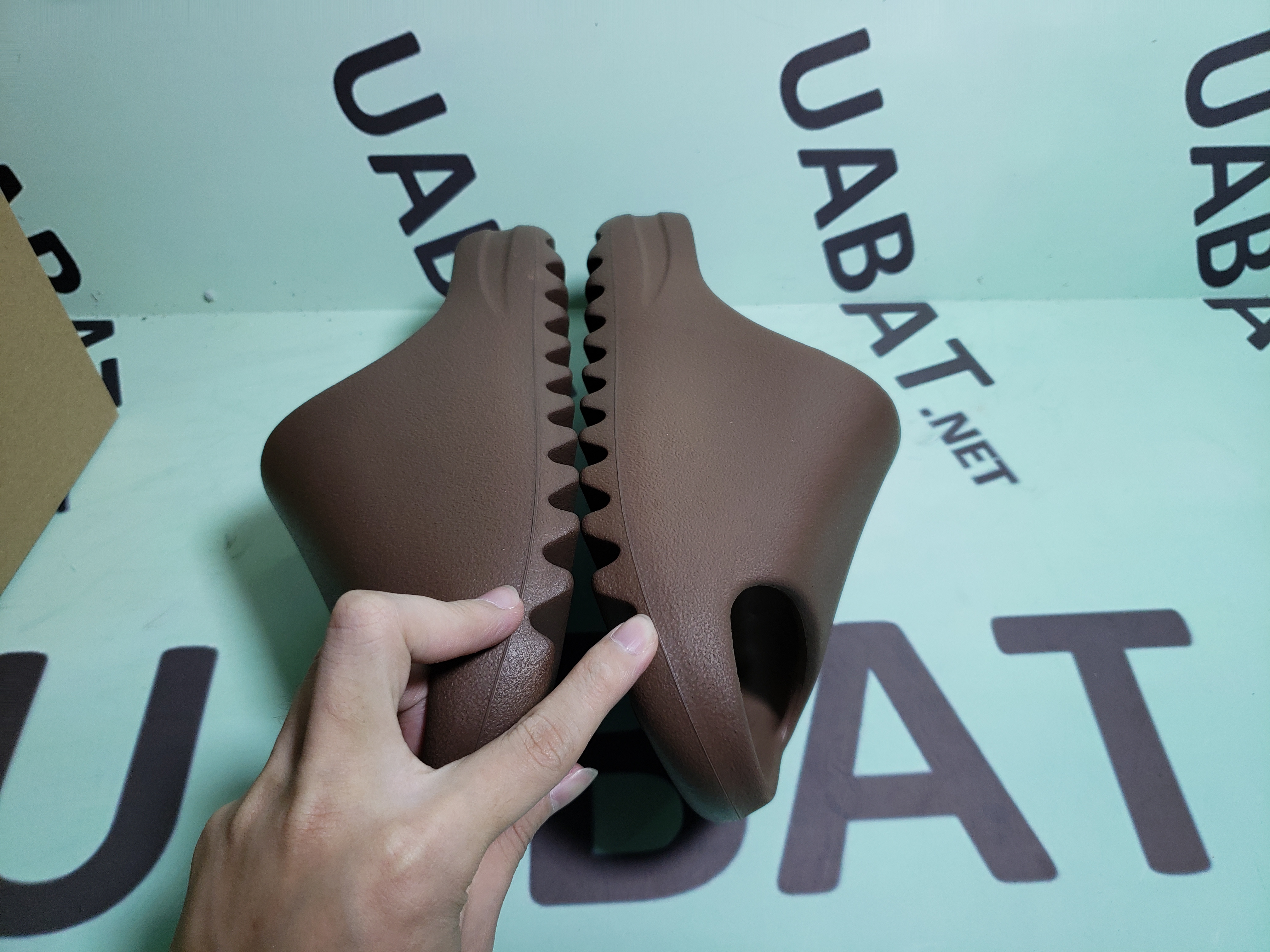 OG Yeezy Slide Soot, GX6141