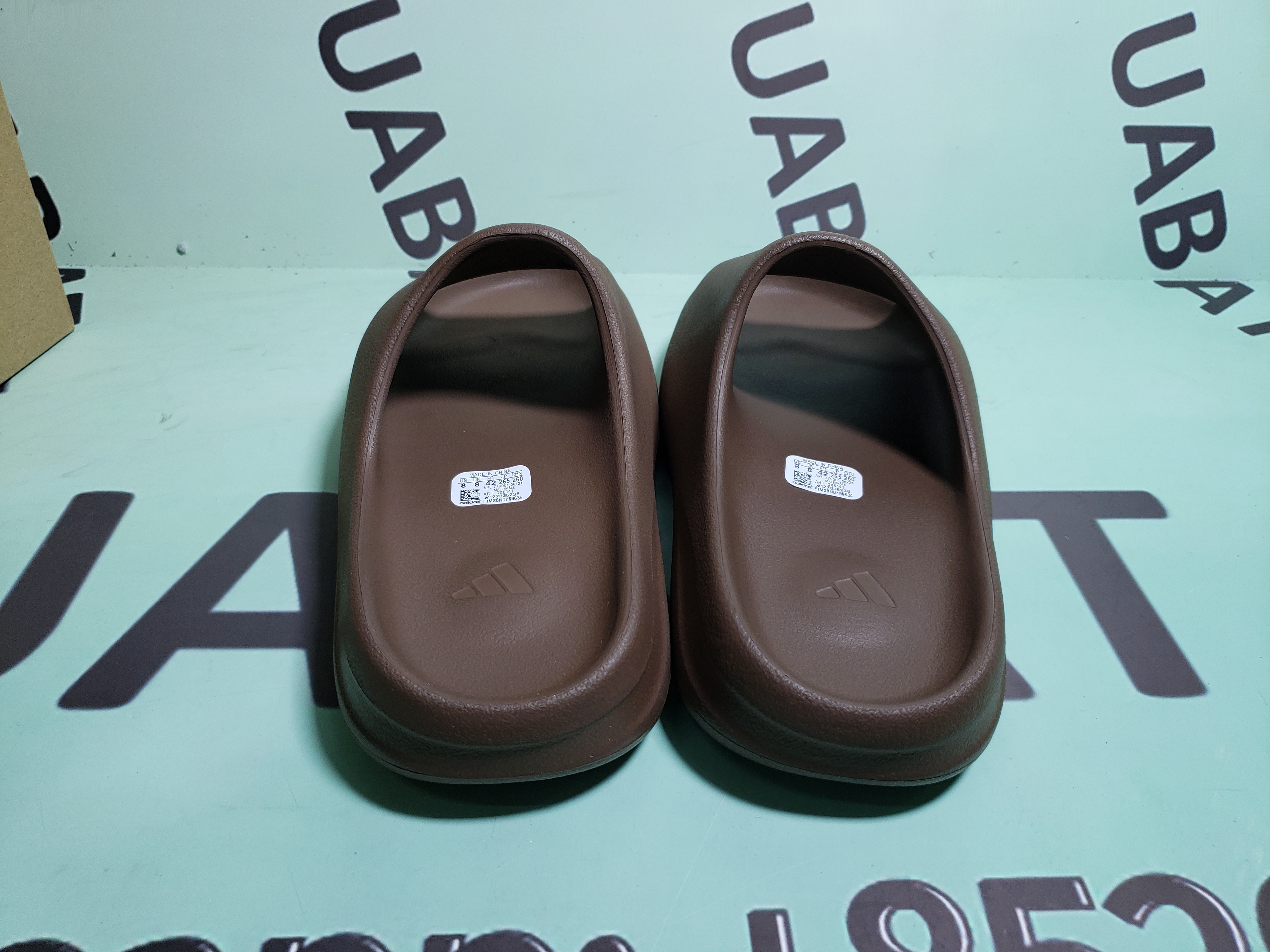 OG Yeezy Slide Soot, GX6141