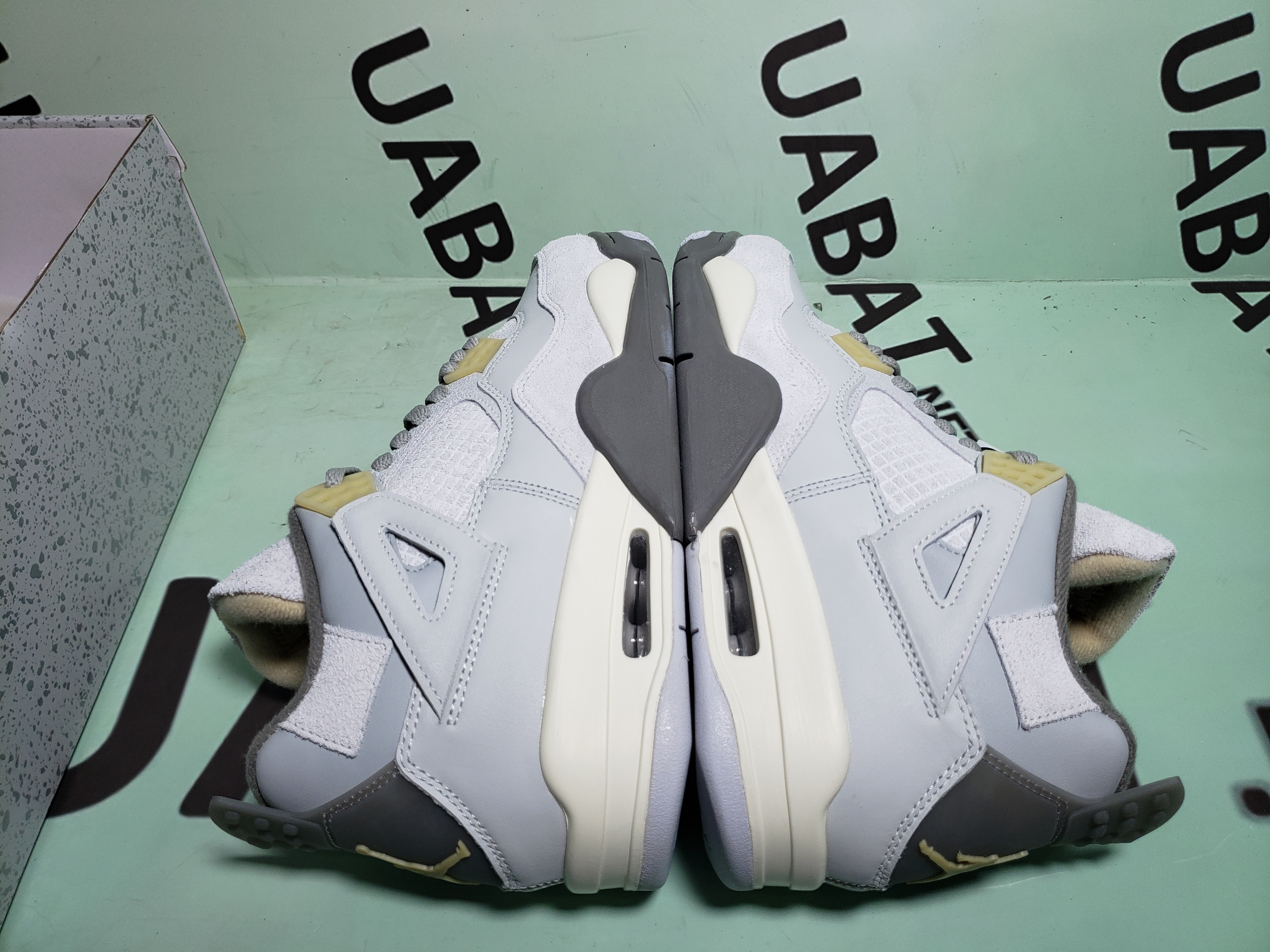 Uabat Jordan 4 Retro SE Craft Photon Dust, DV3742-021      