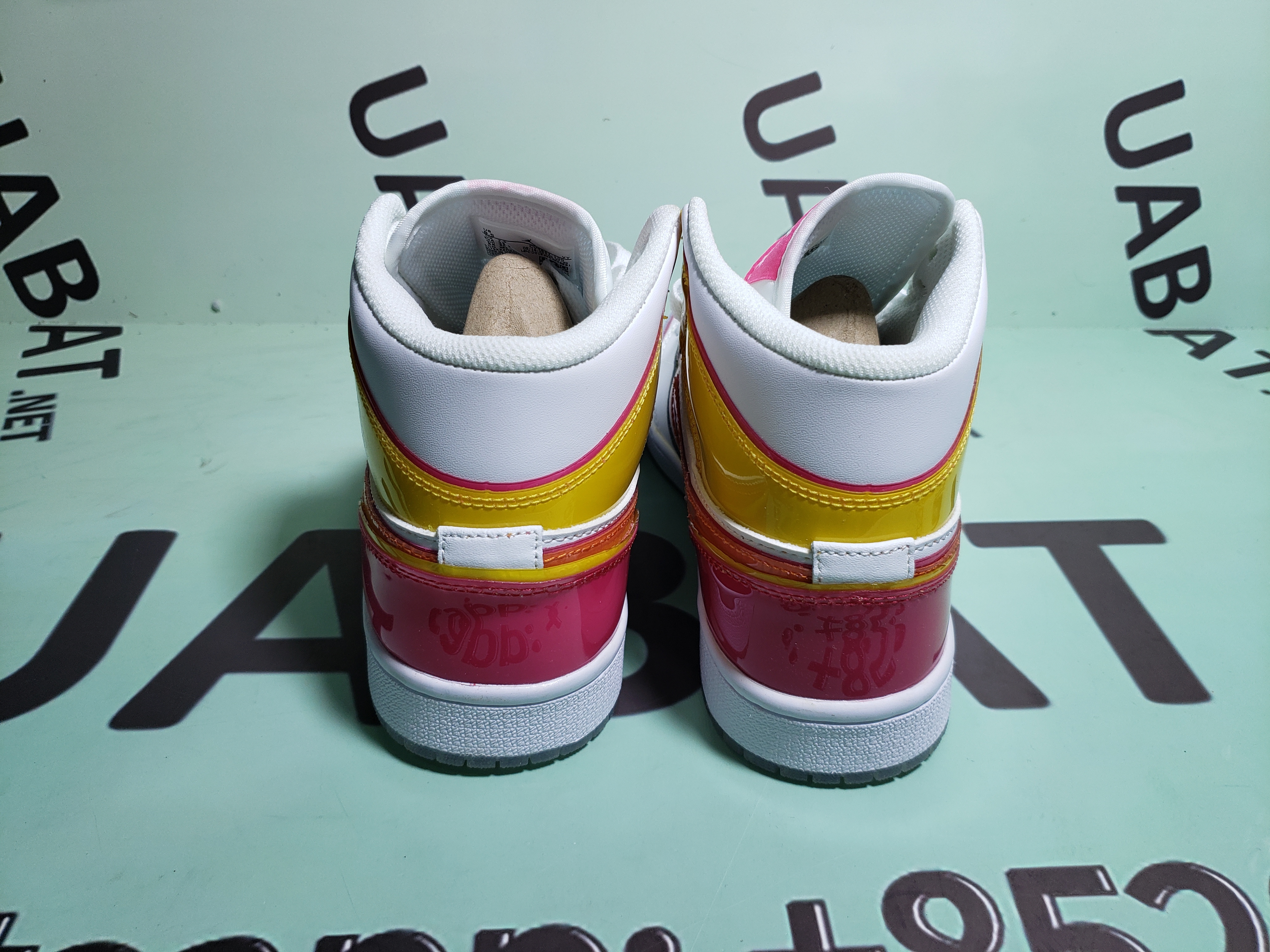 Uabat Air Jordan 1 Mid Edge Glow, CV4611-100