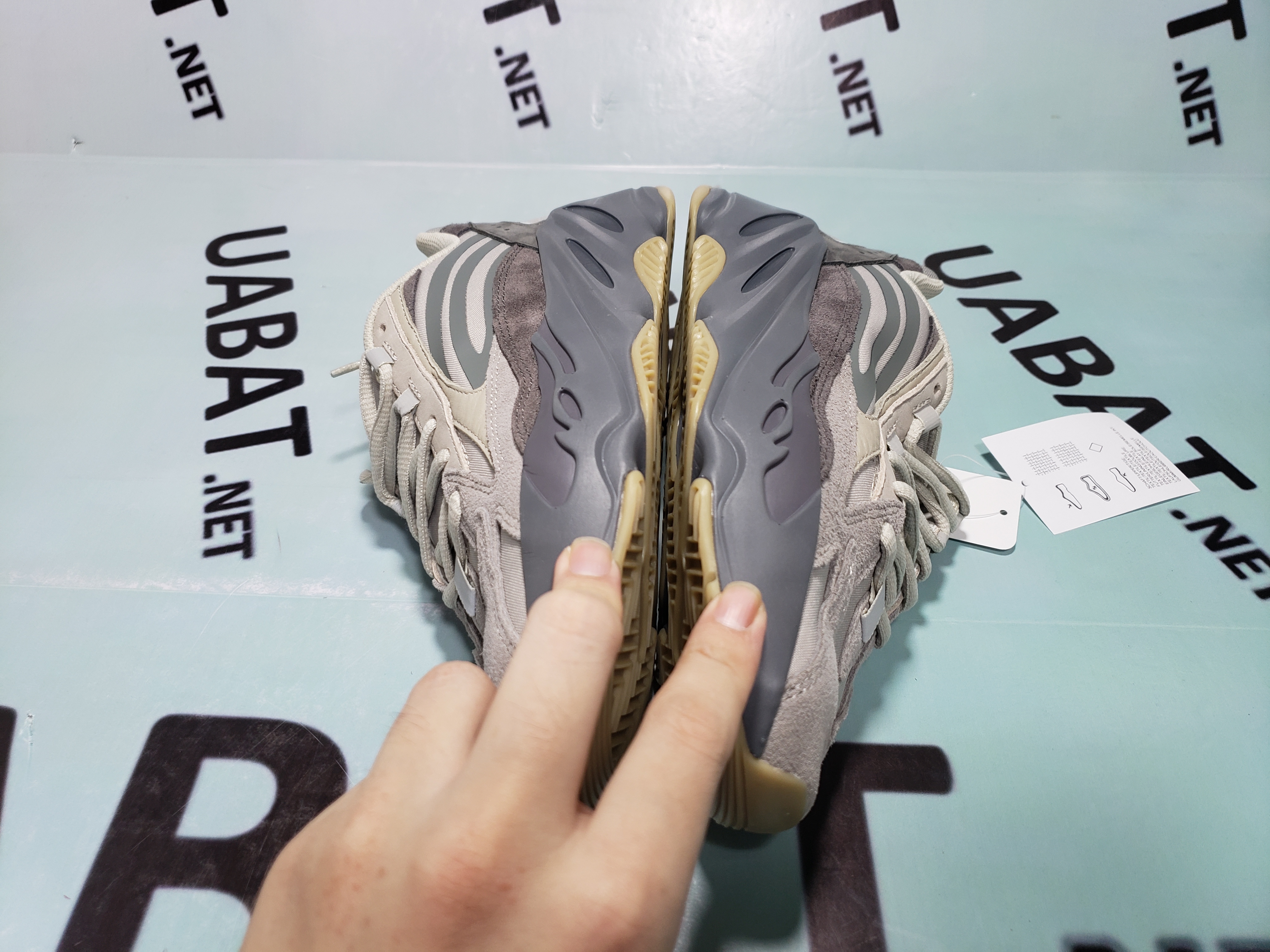 Uabat Yeezy Boost 700 V2 Tephra,FU7914