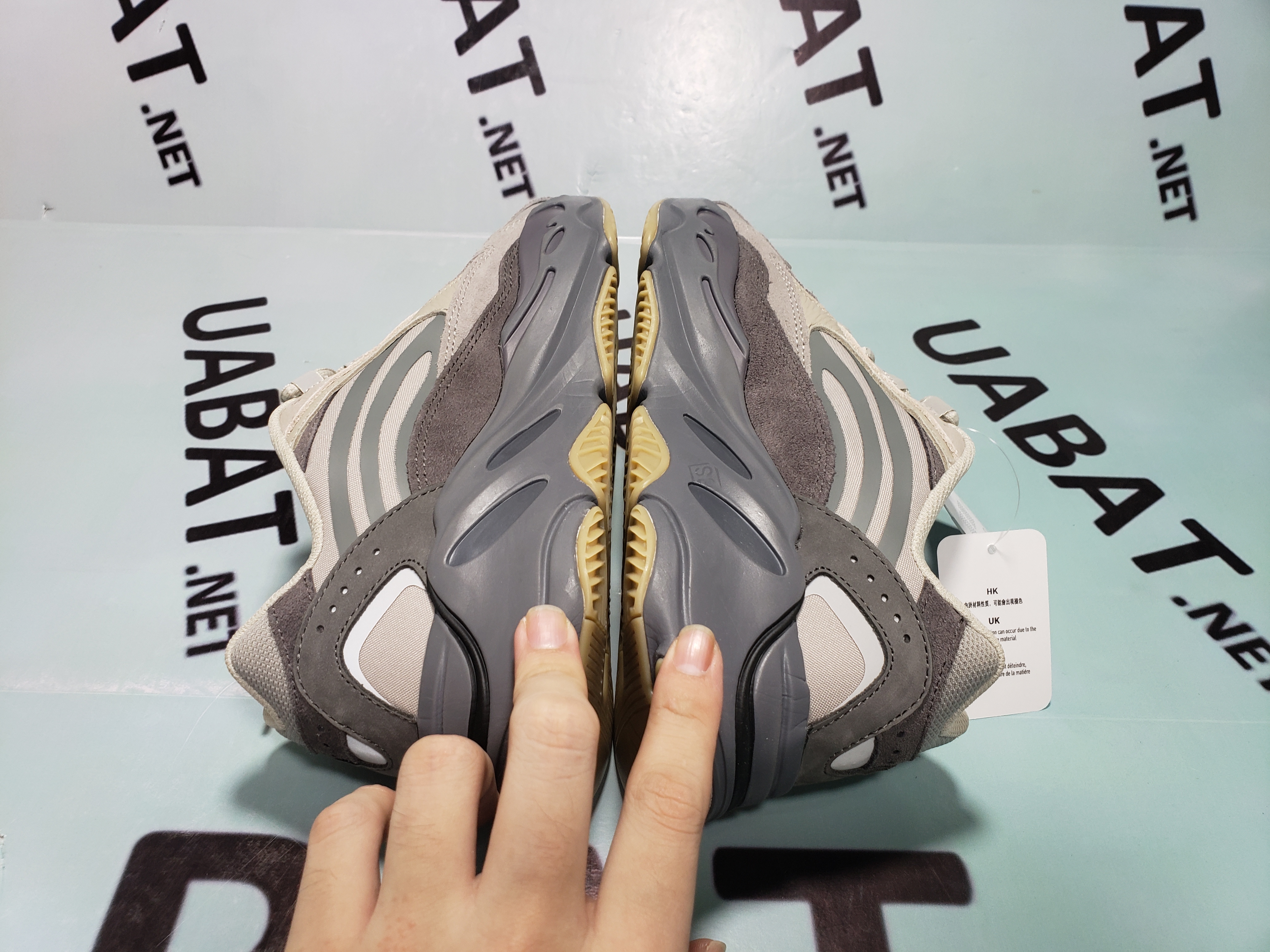 Uabat Yeezy Boost 700 V2 Tephra,FU7914