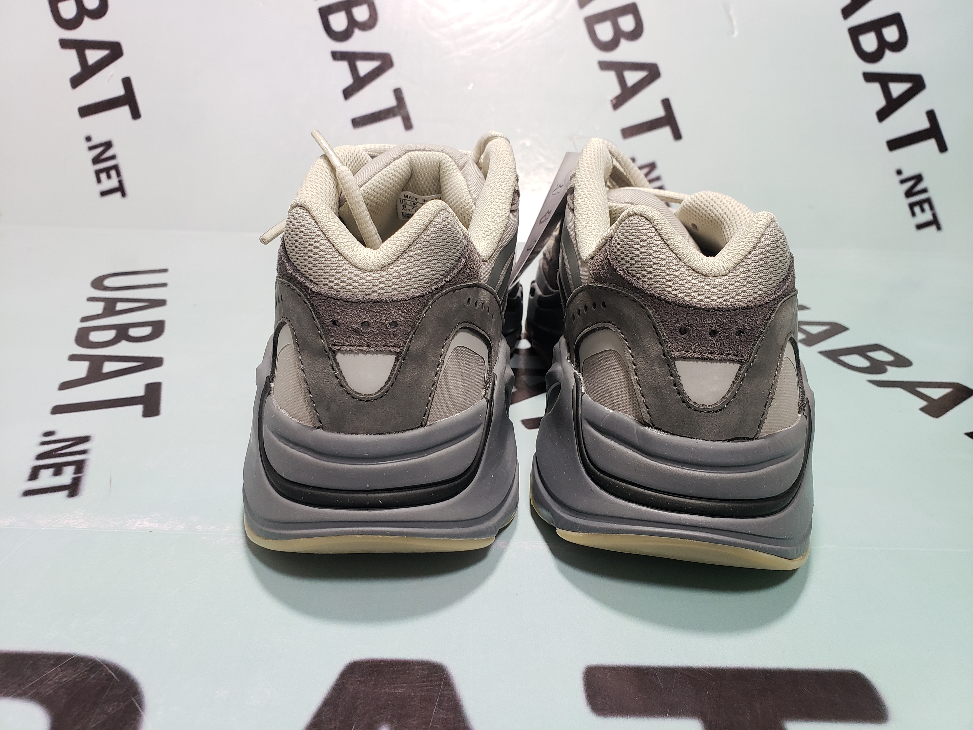 Uabat Yeezy Boost 700 V2 Tephra,FU7914