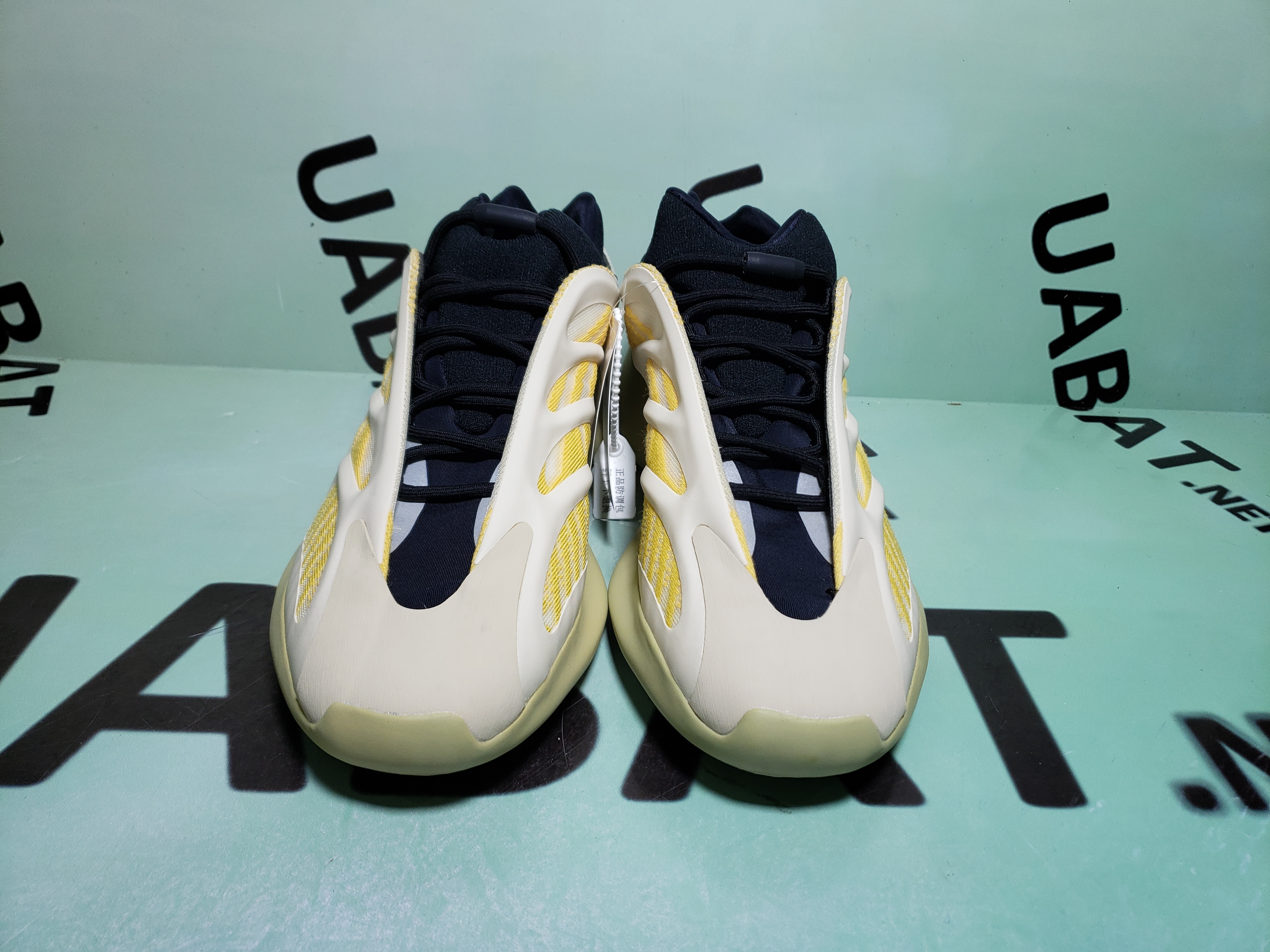 Uabat Yeezy 700 V3 Safflower,G54853