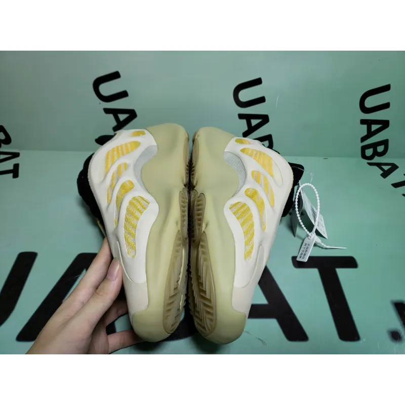 Uabat Yeezy 700 V3 Safflower,G54853