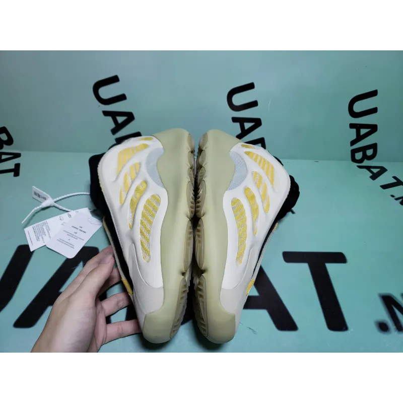 Uabat Yeezy 700 V3 Safflower,G54853