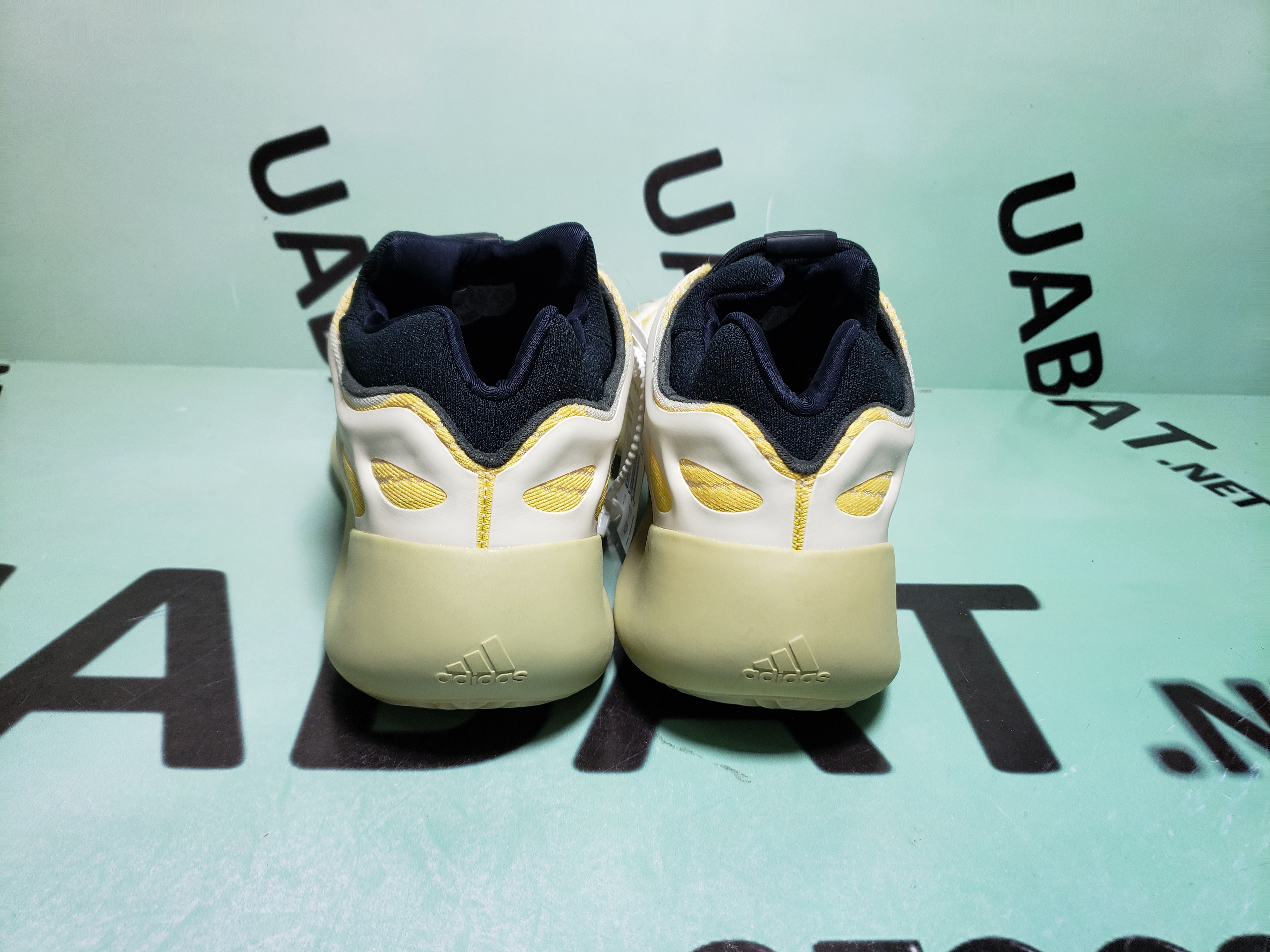 Uabat Yeezy 700 V3 Safflower,G54853