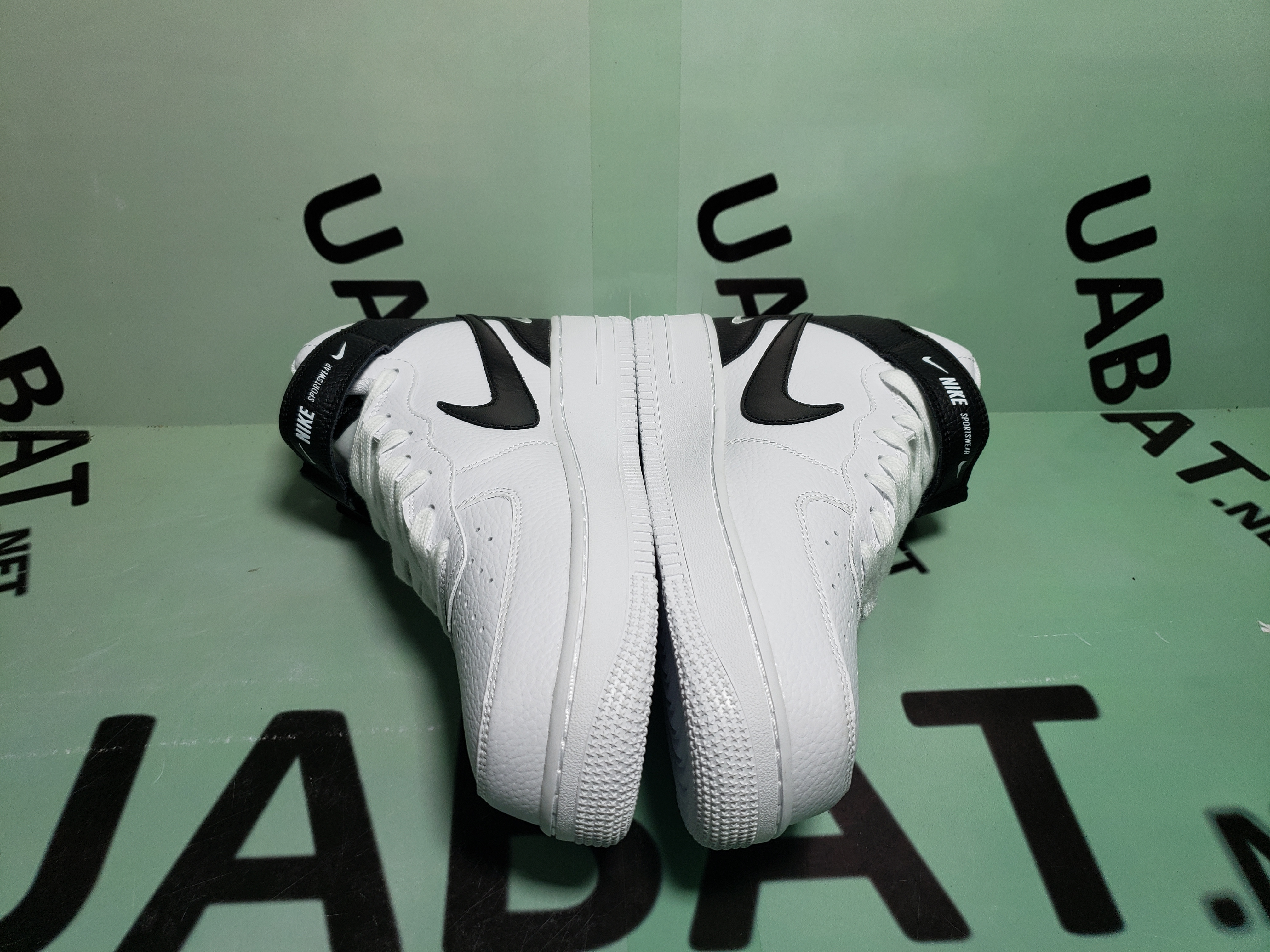 OG Air Force 1 Mid Utility White Black,804609-103