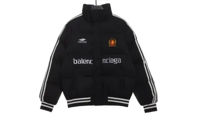 Balenciaga joint Manchester United three stripes down jacket 1 01