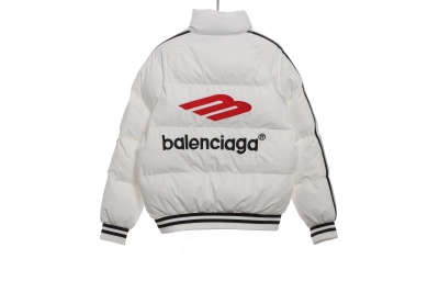 Balenciaga joint Manchester United three stripes down jacket 2 02