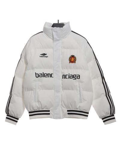 Balenciaga joint Manchester United three stripes down jacket 2 01