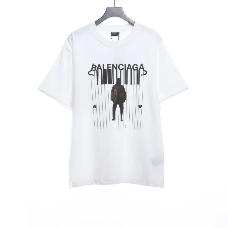  Balenciage catwalk portrait print T-Shirts 1