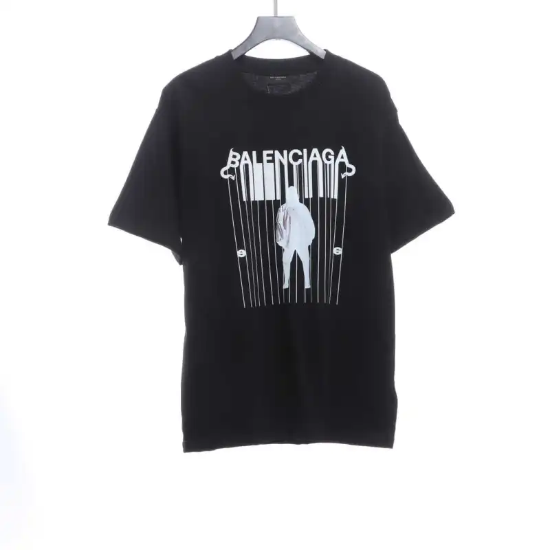  Balenciage catwalk portrait print T-Shirts 2