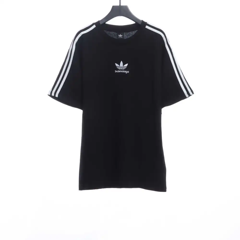 Balenciaga joint clover embroidered T-Shirts 1