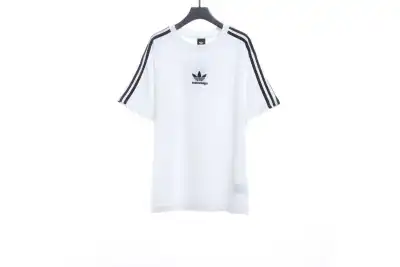 Balenciaga joint clover embroidered T-Shirts 2 01