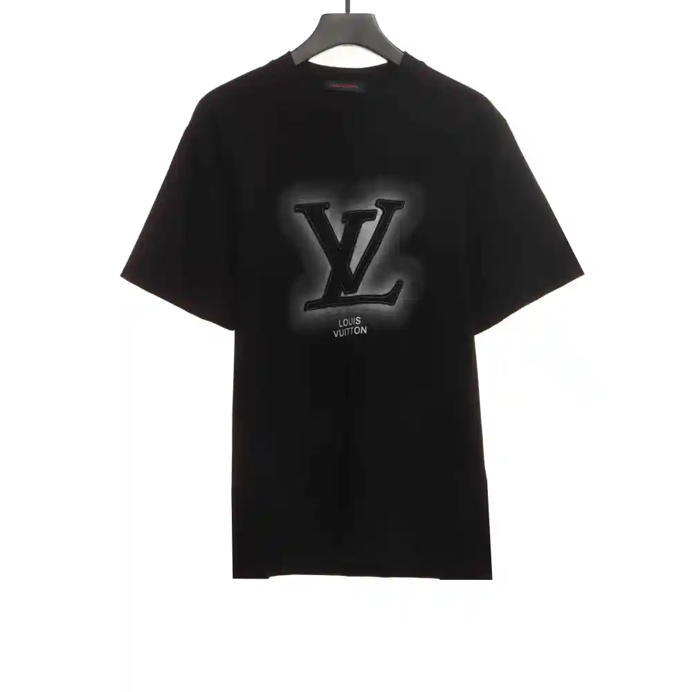  Louis Vuitton matte LOGO T-Shirts 1
