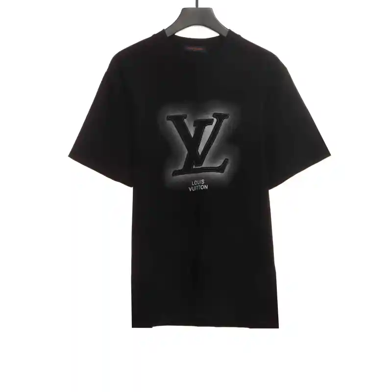  Louis Vuitton matte LOGO T-Shirts 1