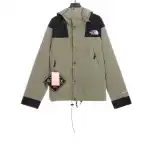 The North Face 90 basic Windbreaker Jacket