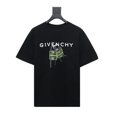 Givenchy 23ss lock letter print short sleeves 1902 T-Shirts 01