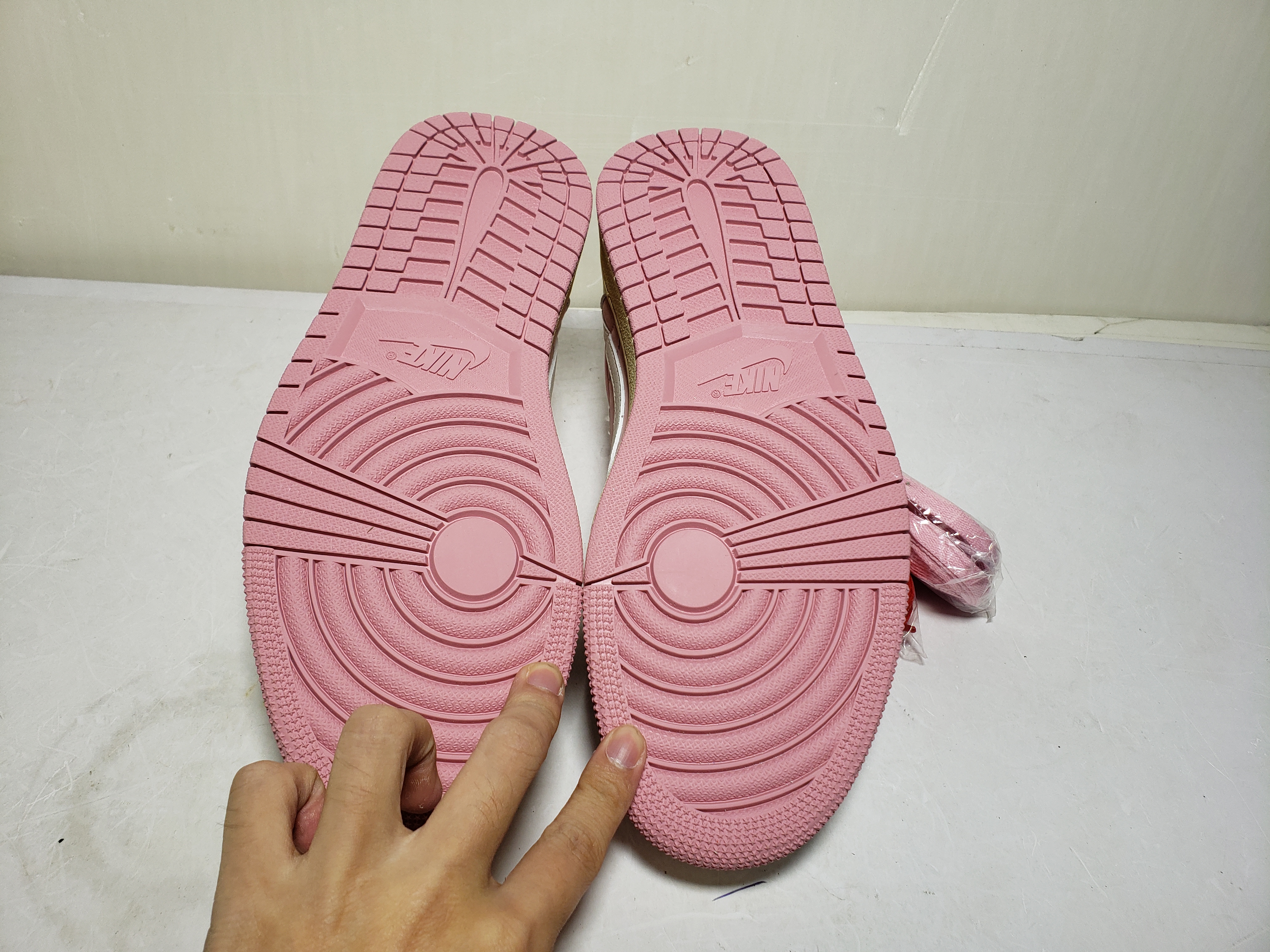 Uabat Travis Scott x Air Jordan 1 Low GET White Pink DM7866-600