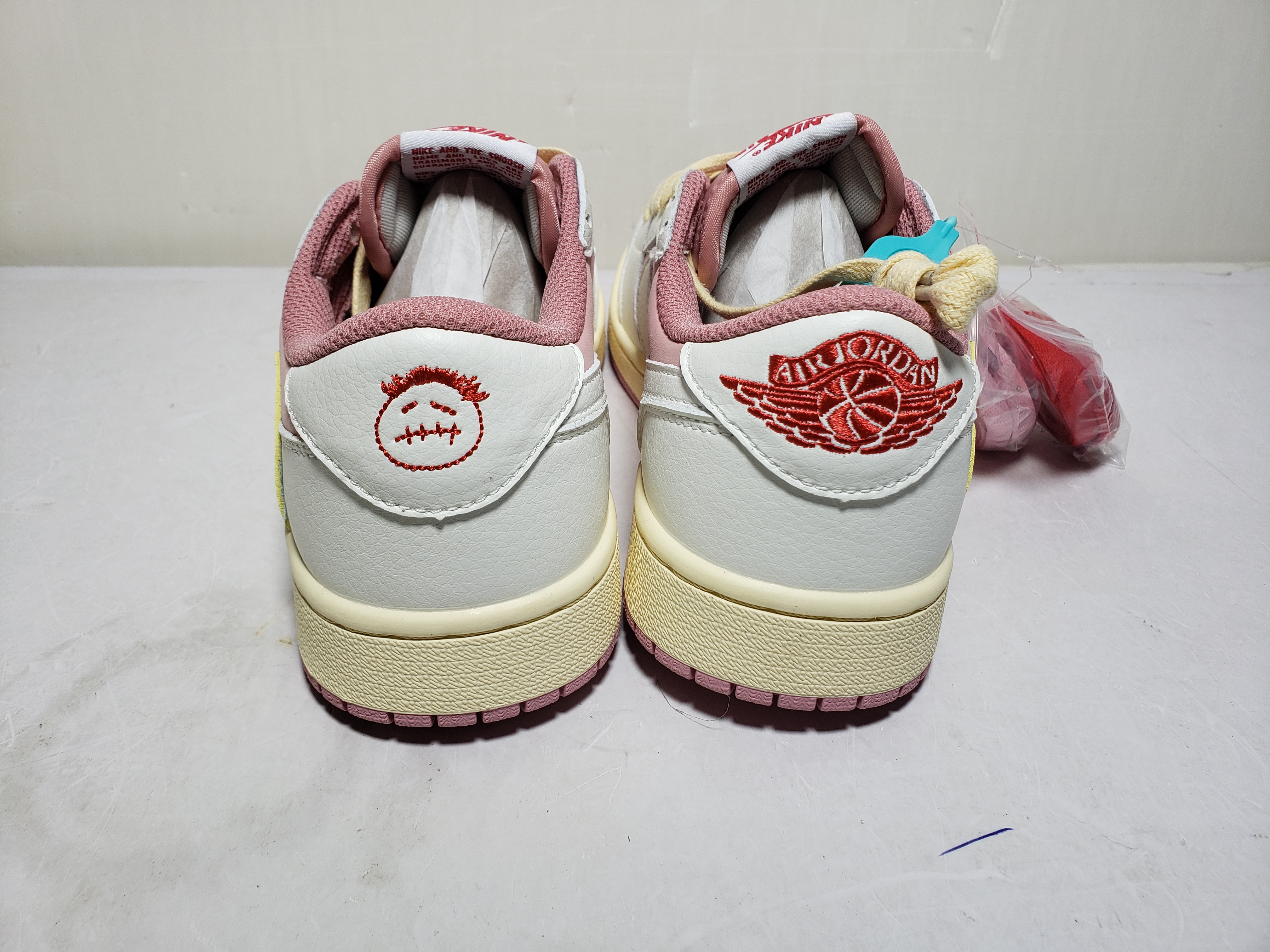 Uabat Travis Scott x Air Jordan 1 Low GET White Pink DM7866-600
