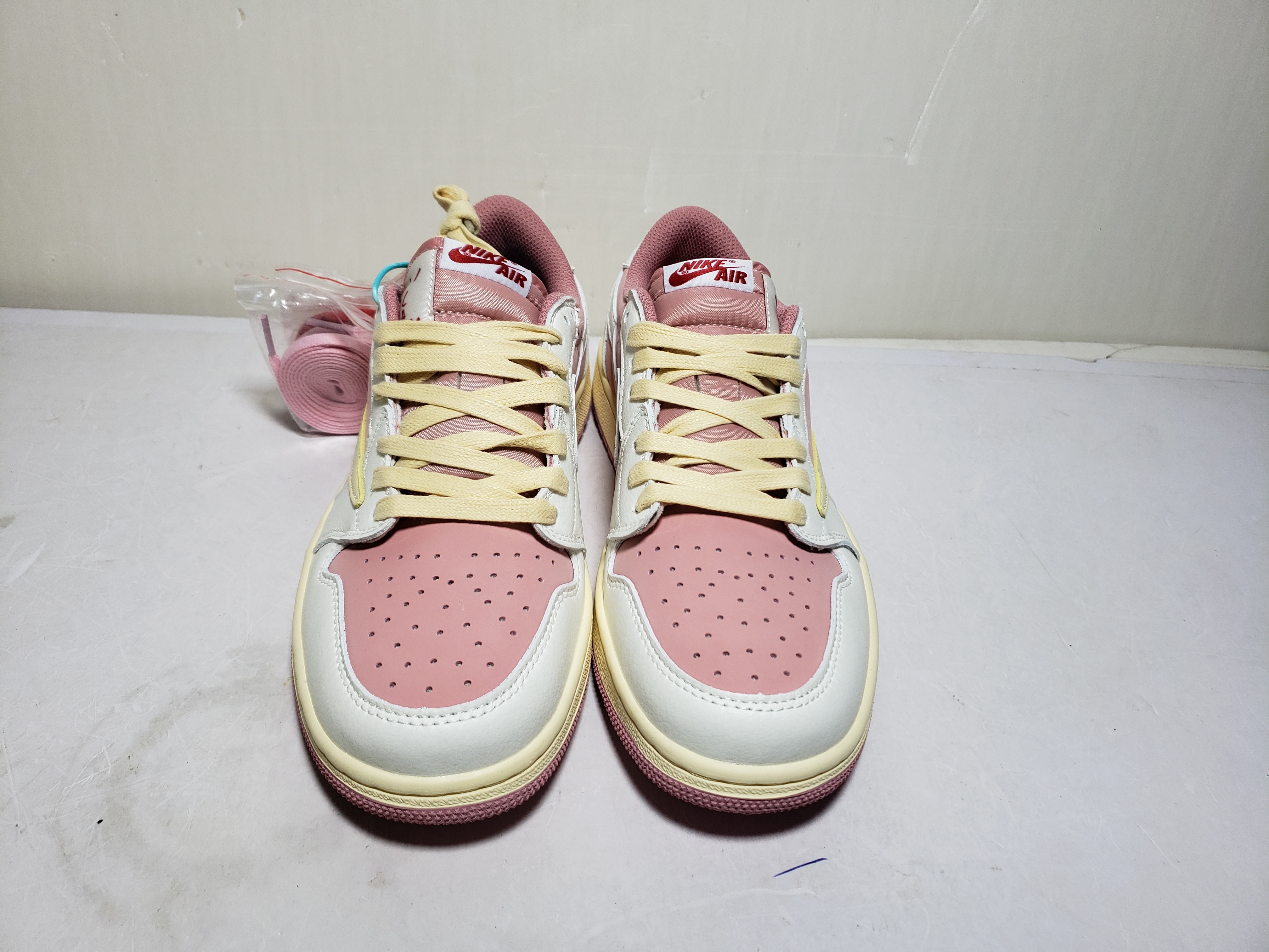 Uabat Travis Scott x Air Jordan 1 Low GET White Pink DM7866-600