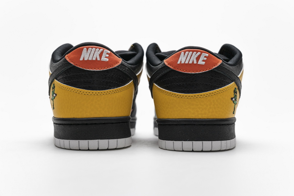 sb dunk raygun