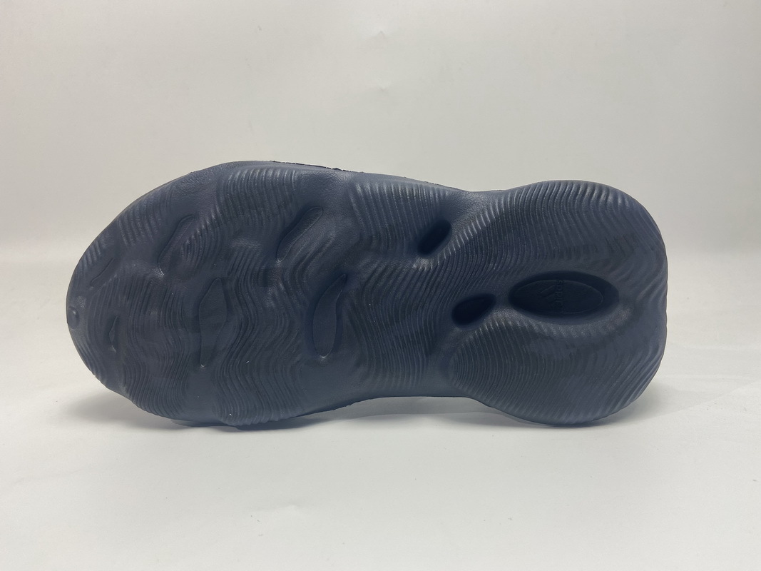  GET Yeezy Foam Runner Mineral Blue, GV7903