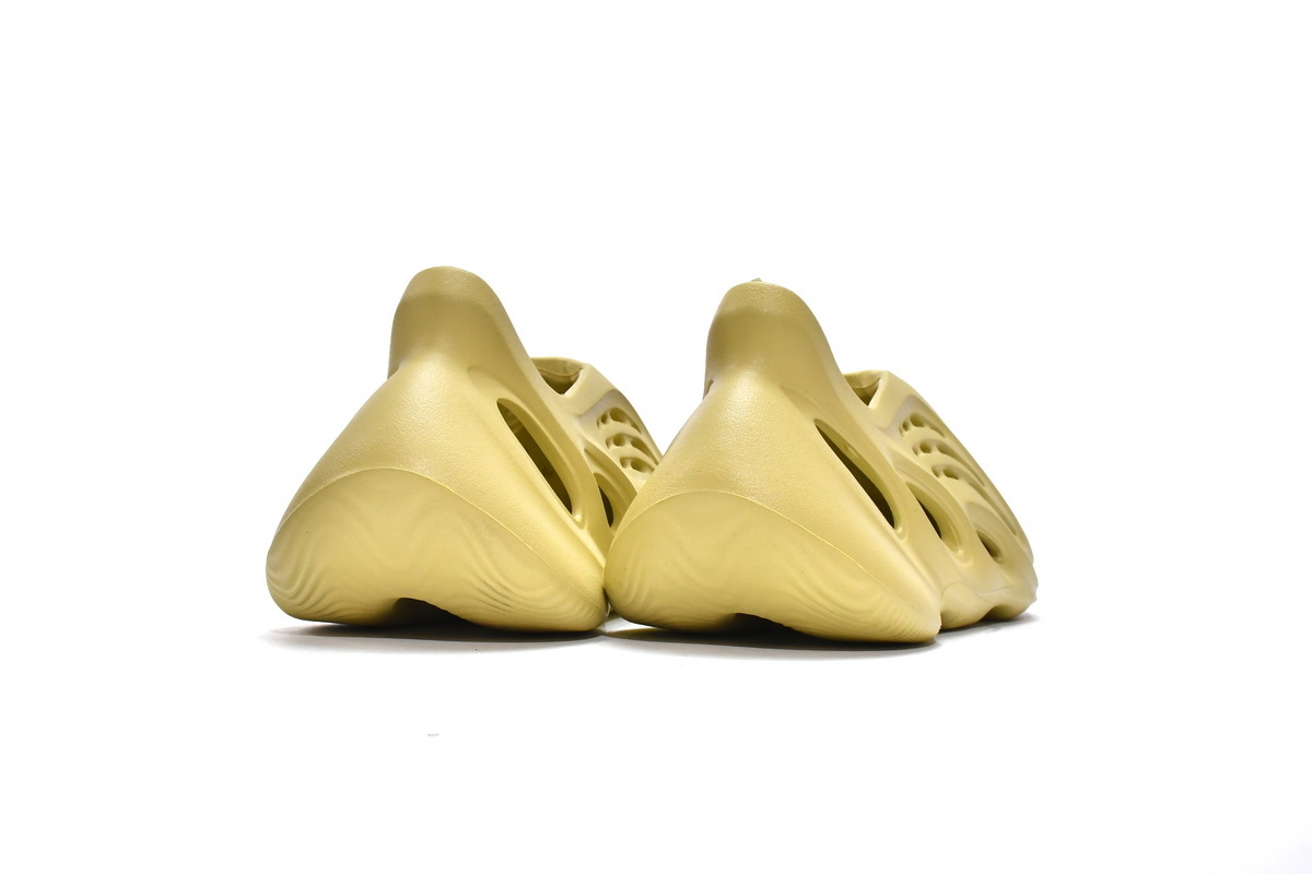  GET Yeezy Foam Runner Sulfur, GV6775