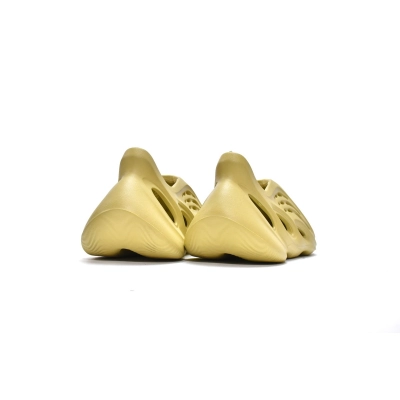  GET Yeezy Foam Runner Sulfur, GV6775 02