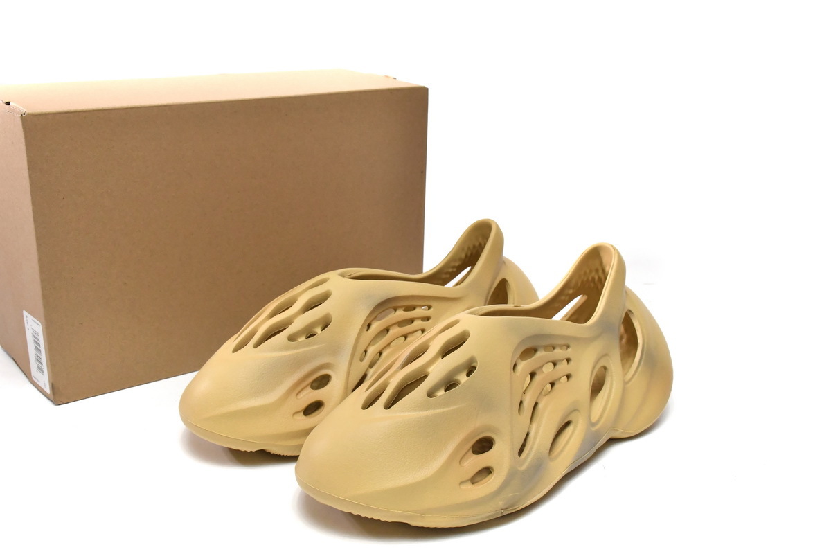  GET Yeezy Foam Runner Desert Sand, GV6843