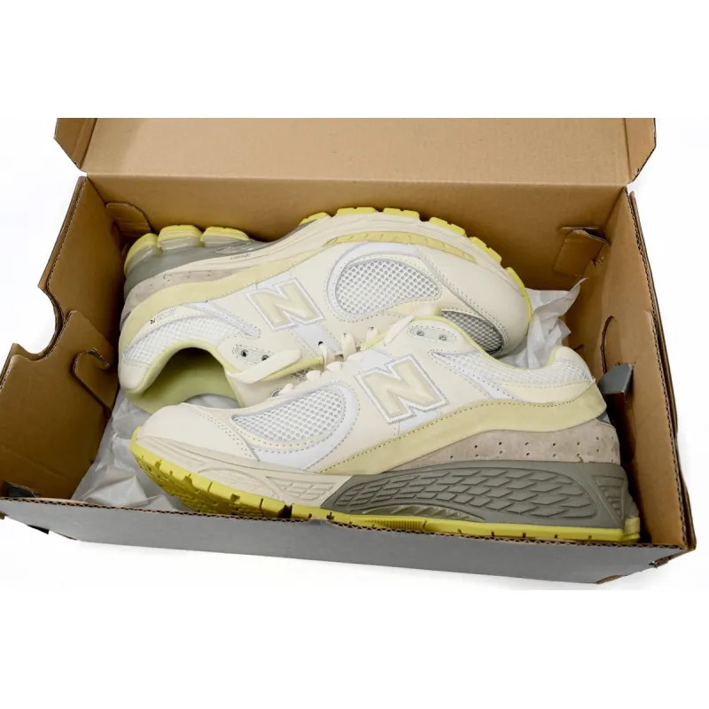 GET New Balance 2002R Co Branded Light Yellow,M2002RA1