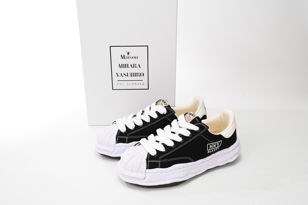  Perfectkicks MIHARA YASUHIRO White And Black Background, NO.762