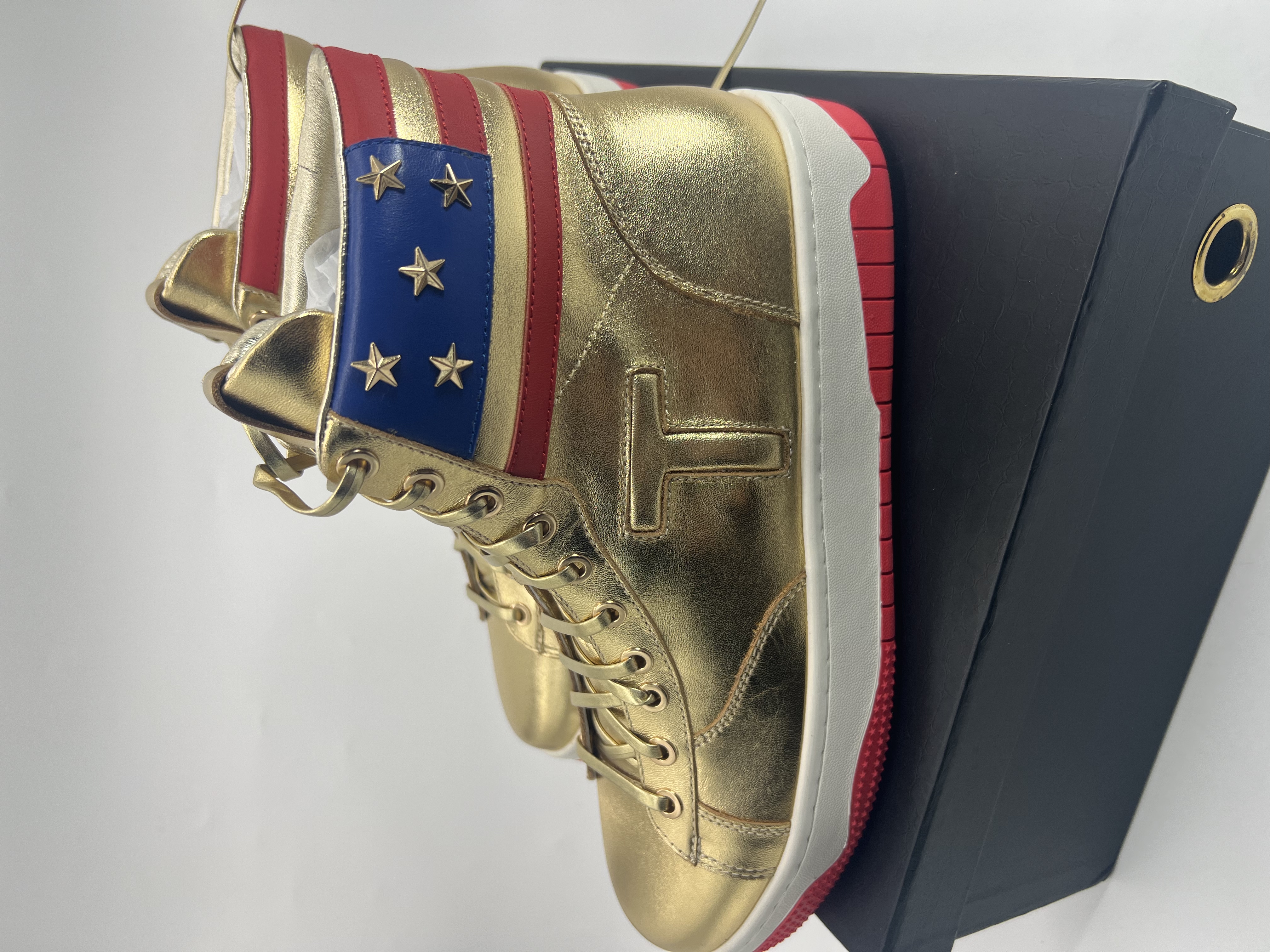  Pre-sale: Donald Trump The Never Surrender High-Tops Sneakers（expected to ship on March 20）