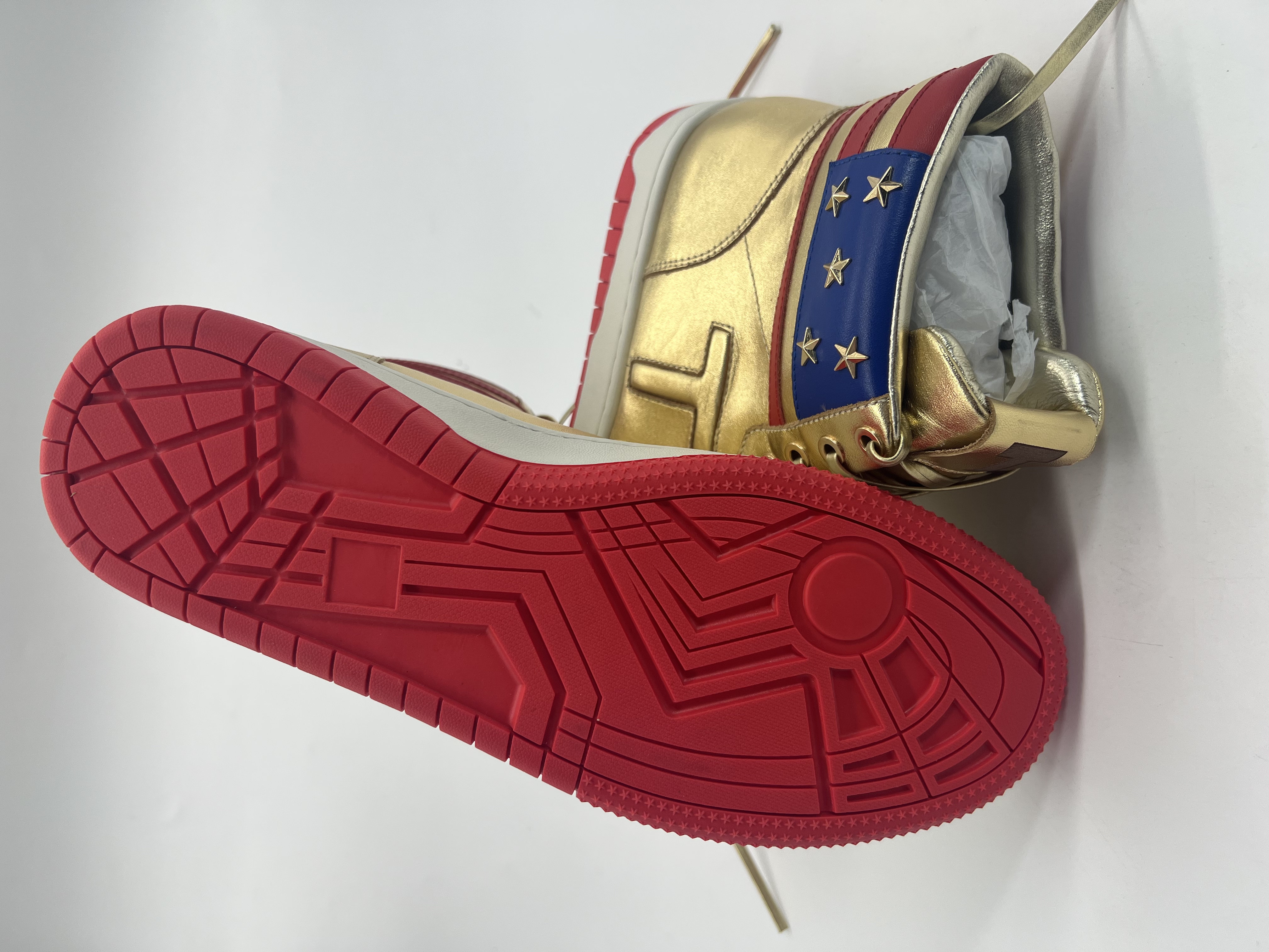  Pre-sale: Donald Trump The Never Surrender High-Tops Sneakers（expected to ship on March 20）