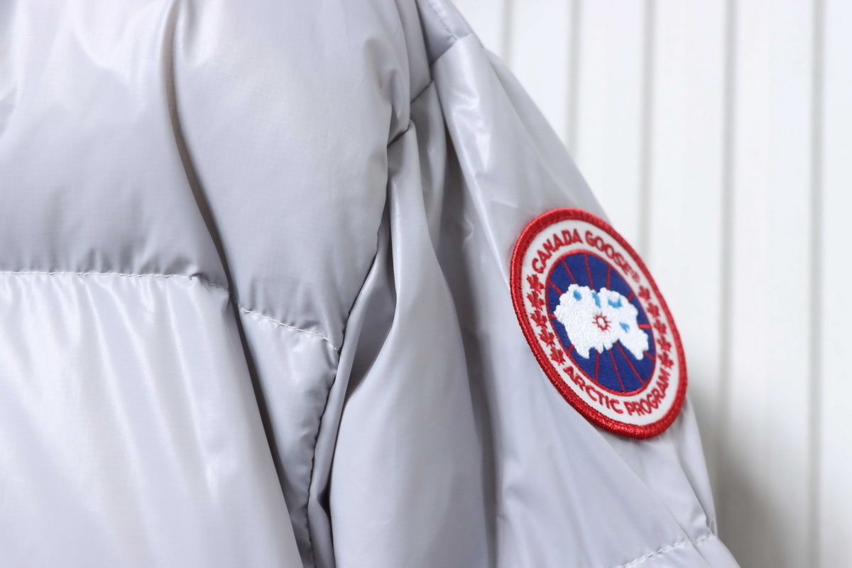 Canada goose large plaid puff down jacket Short White gray / Black