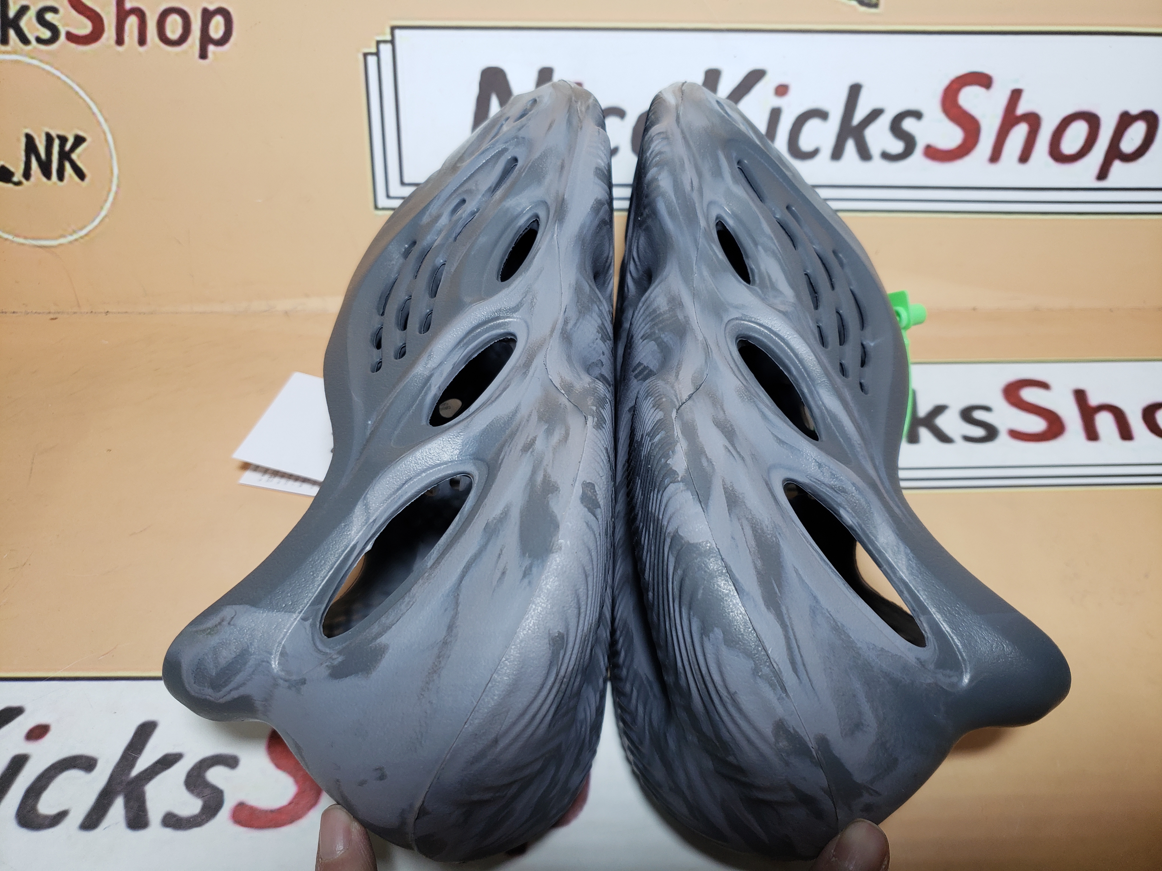  GET  Yeezy Foam RNNR MX Granite,IE4931