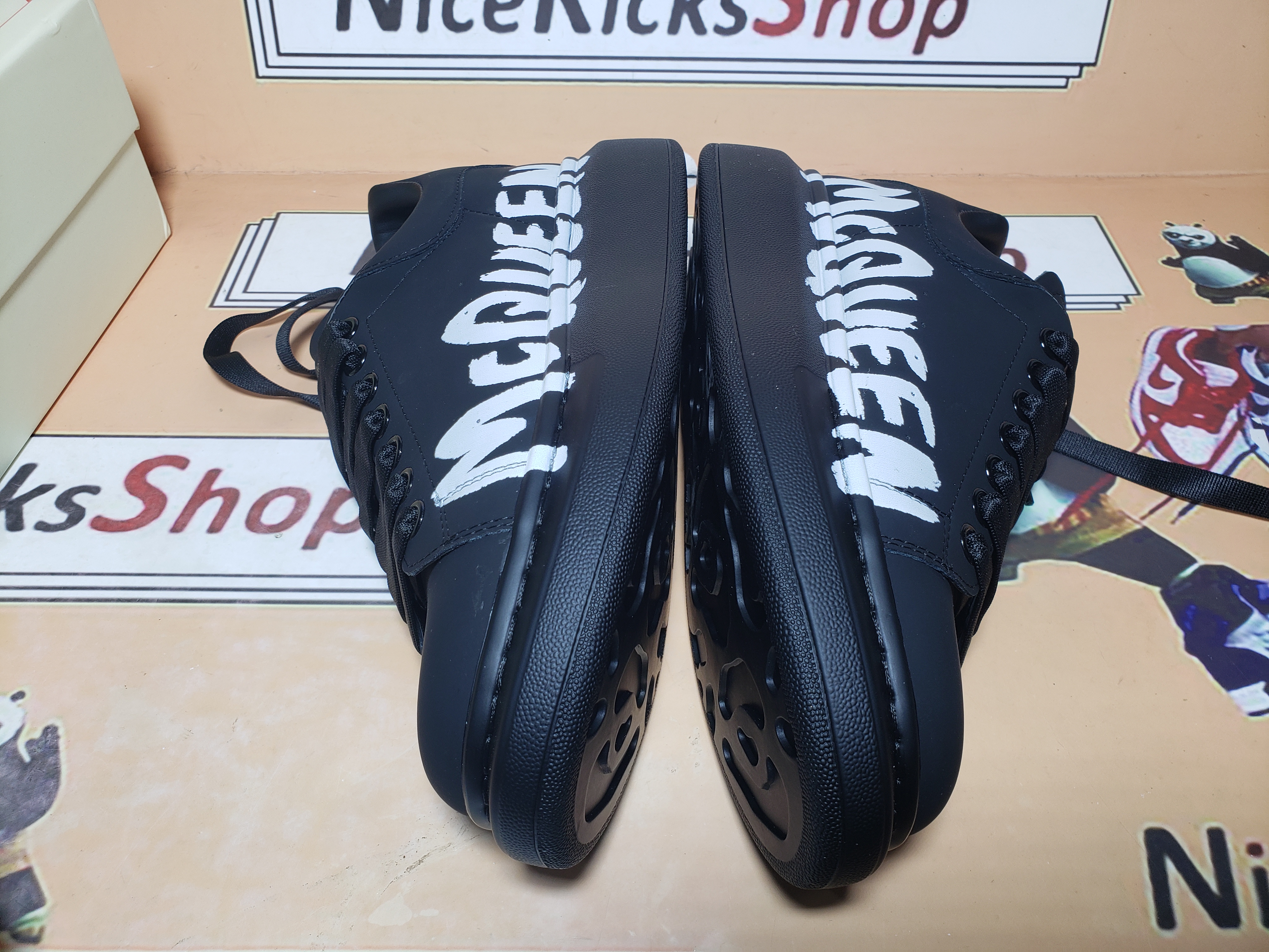 Get Alexander McQueen Graffiti Black White , 698614 WIBNM 1070