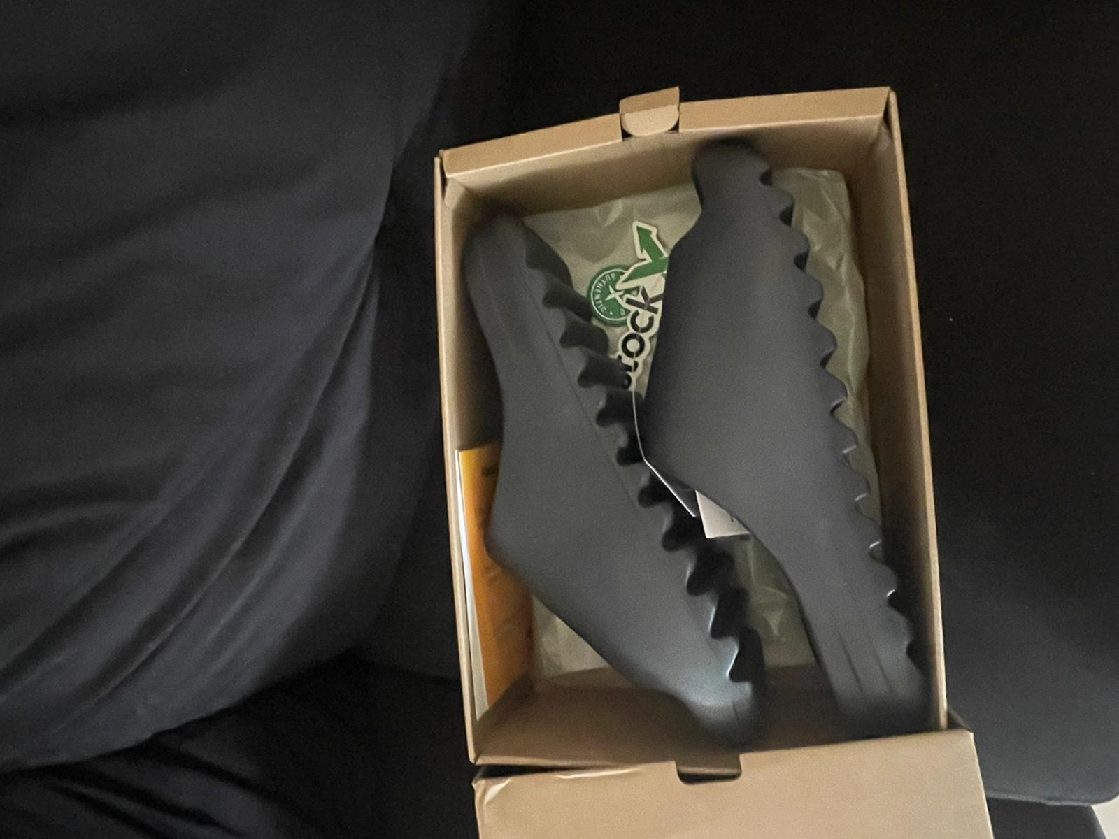  GET  Yeezy Slide Onyx，HQ6448  review Maria Sanchez